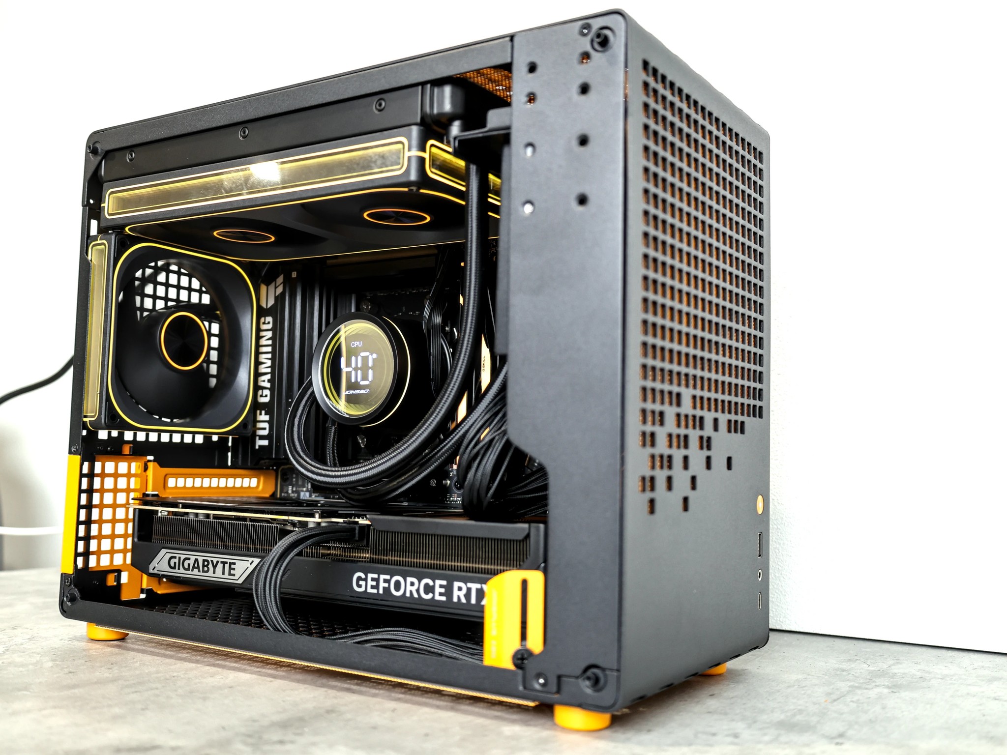 I Feel Orange - Compact 20L 9850X3D+ 5080 Build