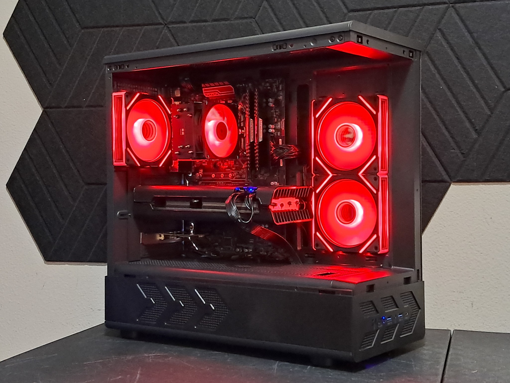 Custom 1080p Gamer | i7-7700 | RX 5700 | 16GB DDR4 | 1TB SSD | WiFi
