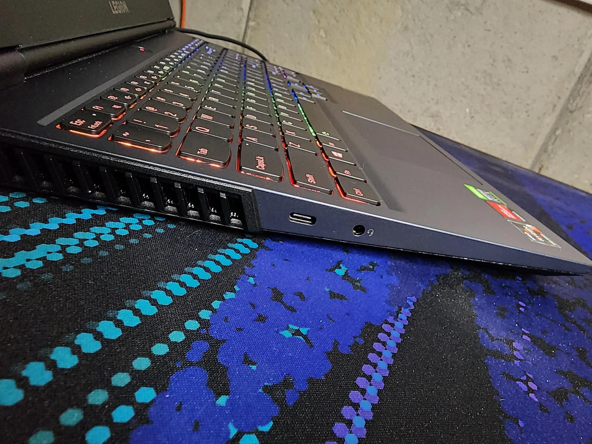 Lenovo Legion 5 15ACH6 15.6" (RTX 3050 Ti, AMD Ryzen 7 5800H, 16GB RAM, 512 SSD)