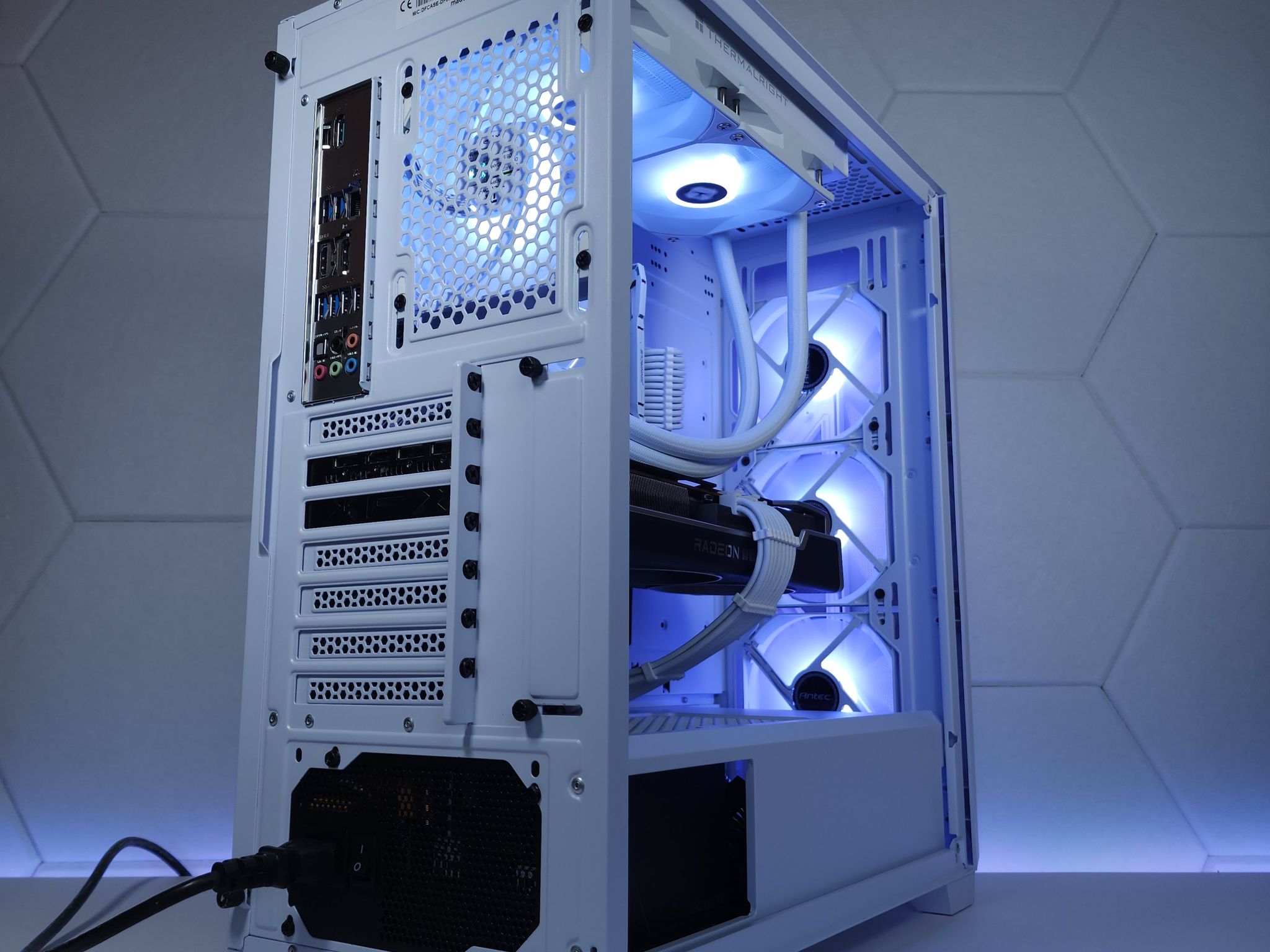 🤍💙RX 6700XT | Ryzen 5 5600G | 16GB 3200MHz | 1TB NVMe SSD