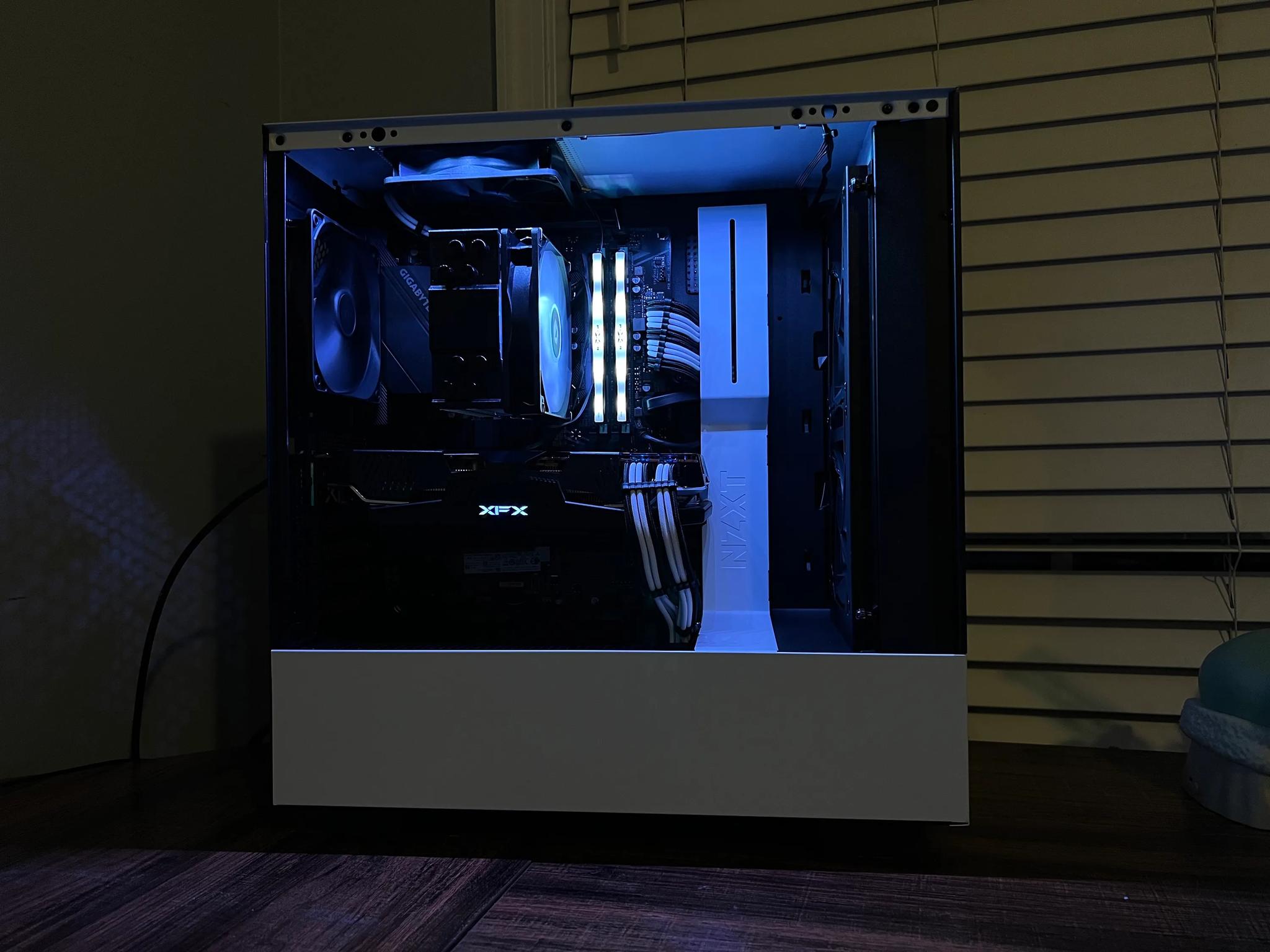 Whiteline: i5-10400, RX 5700xt Gaming PC