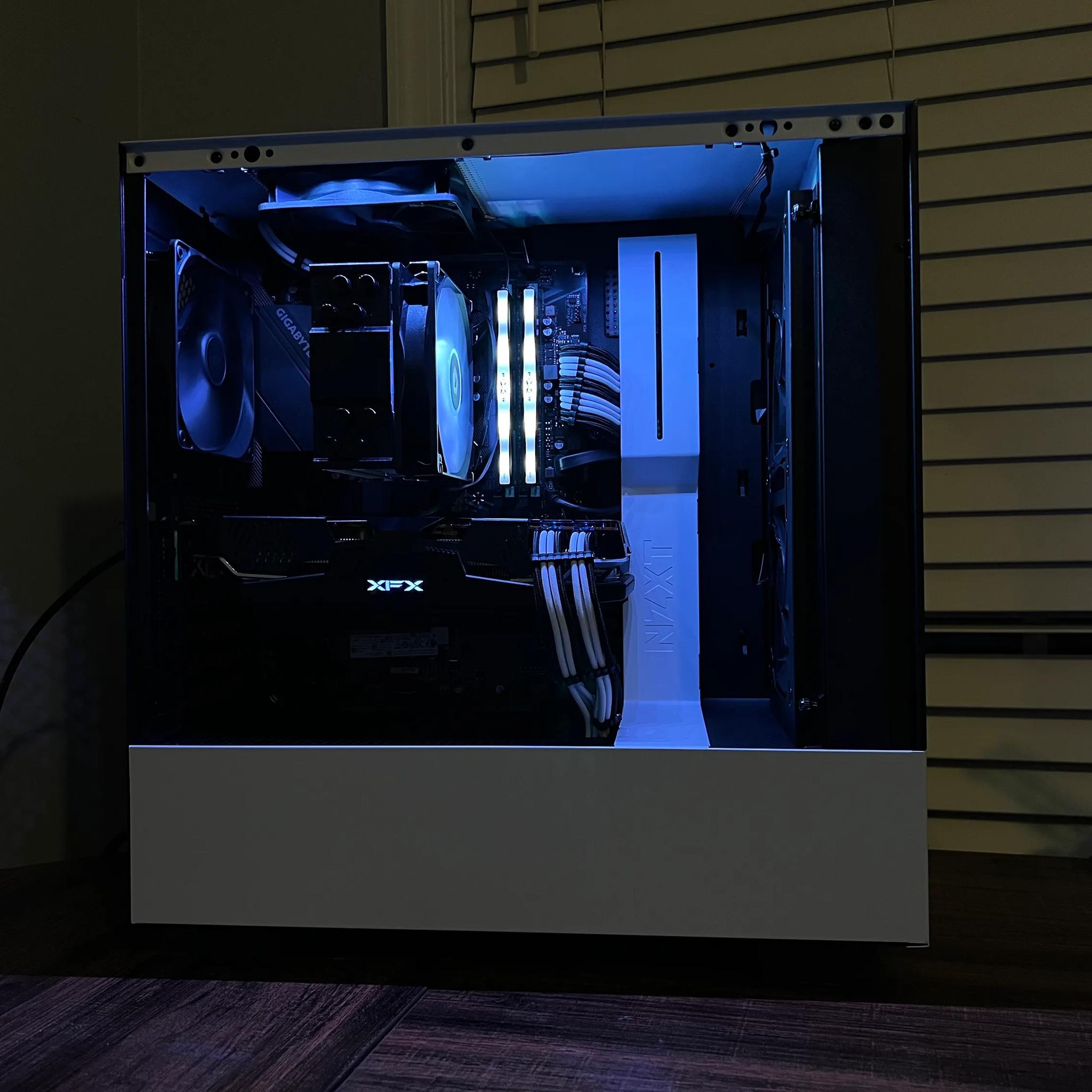 Whiteline: i5-10400, RX 5700xt Gaming PC