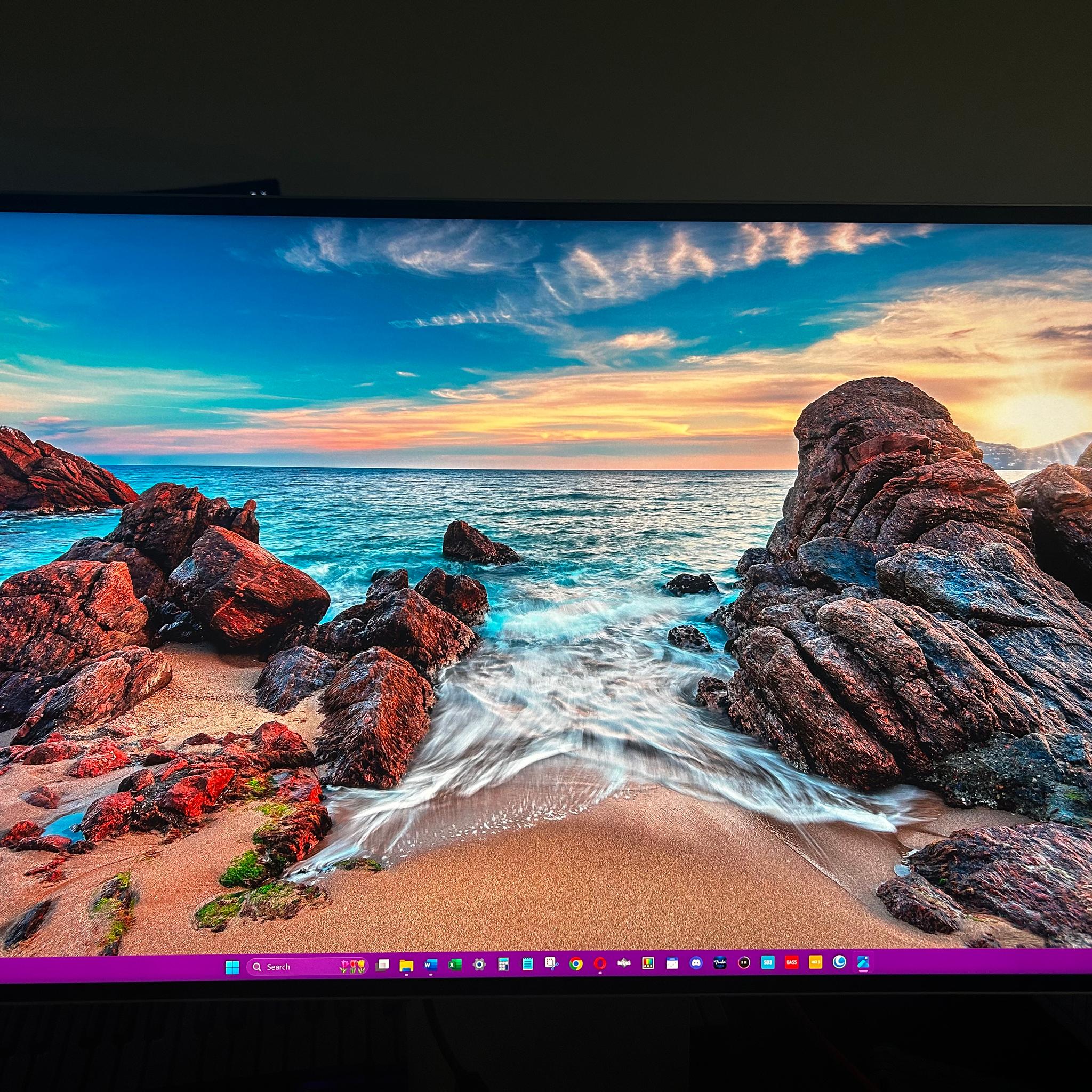 NEW Open Box - LG UltraFine Evo 32” 6K (6144 x 3456) LED Monitor – Only 37hrs Powered On
