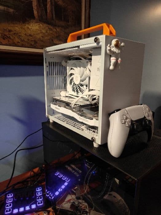 Small itx Ryzen 5600/ASRock 6600 32 gig ddr4