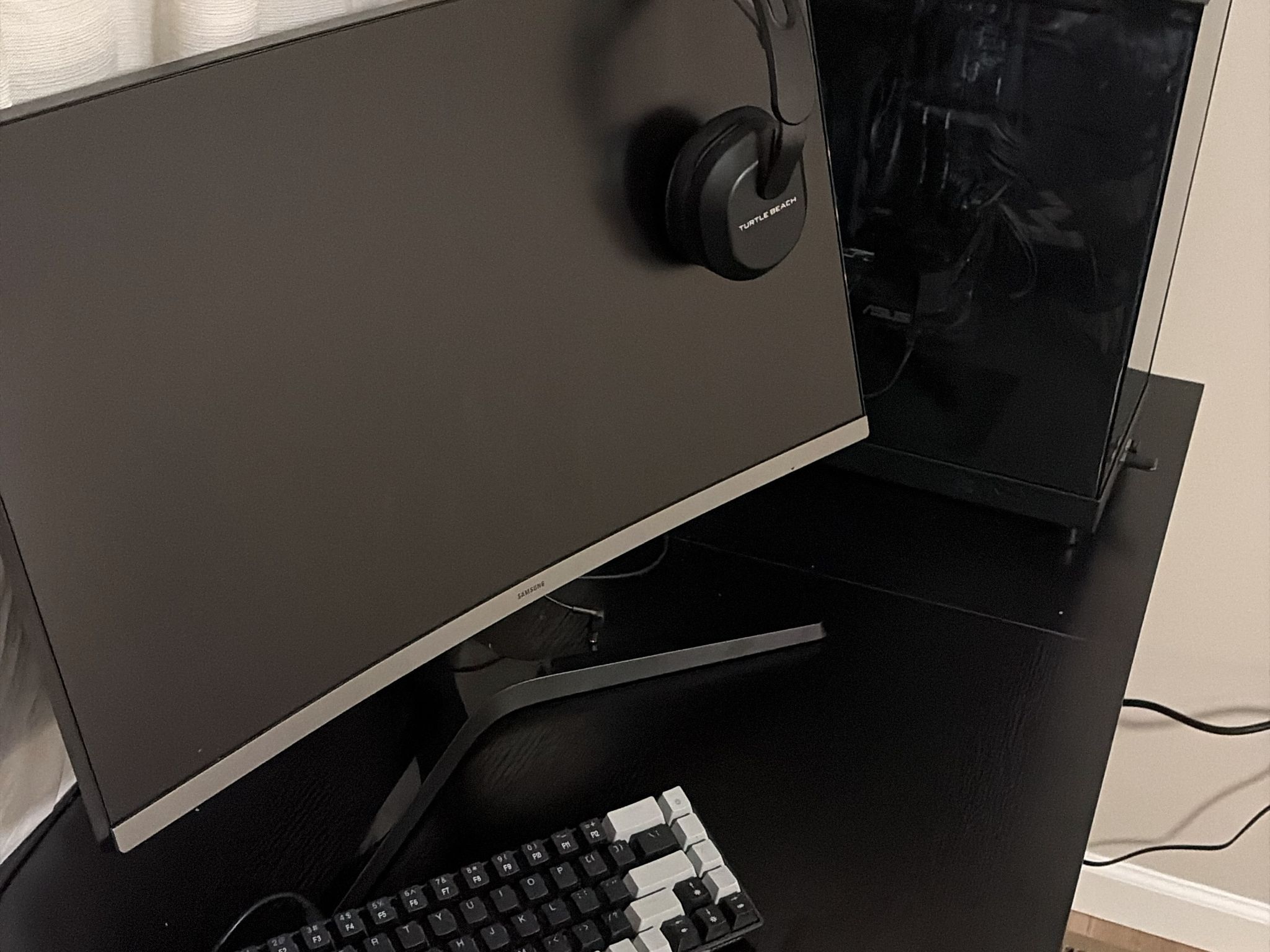 GeForce RTX 5070 Custom Gaming PC - Ryzen 7 7700X, 32GB RAM, 2TB NVMe SSD