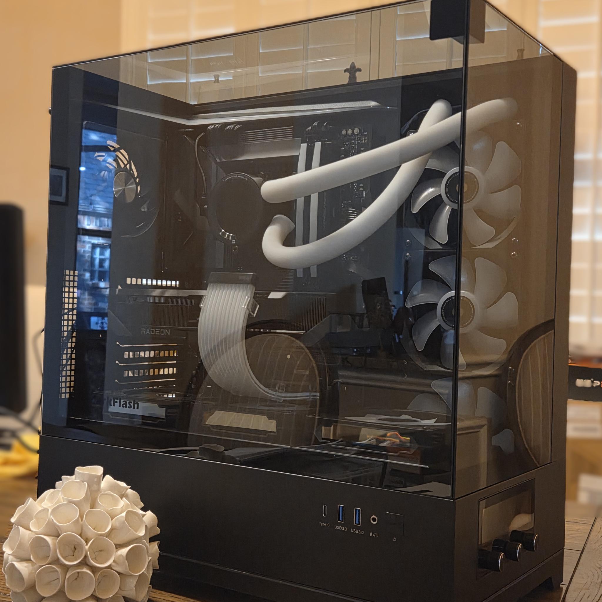 Morpheus! 🌟 | RX 9070 XT Gaming PC | Intel Core Ultra 7 265KF | 32GB DDR5 | 2TB NVMe | LCD Display
