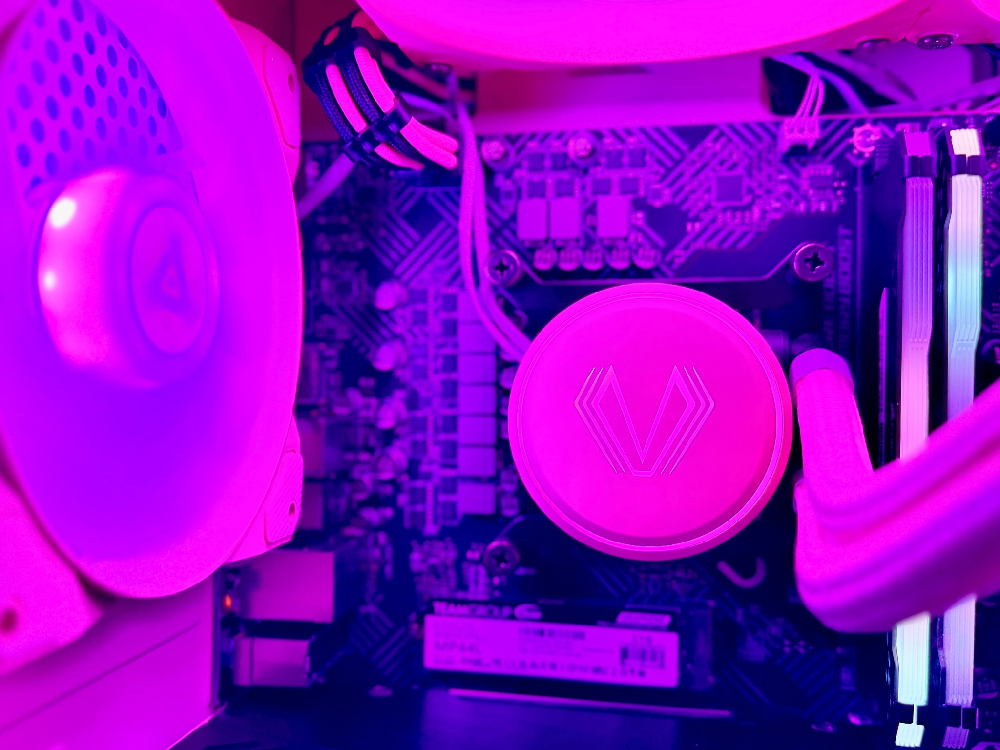 🥀 Rose 🥀 RTX 2060 / Intel Core i5-12400F / 1TB NVME / 16GB Ram DDR4 / 240 AIO / Windows 11 Pro