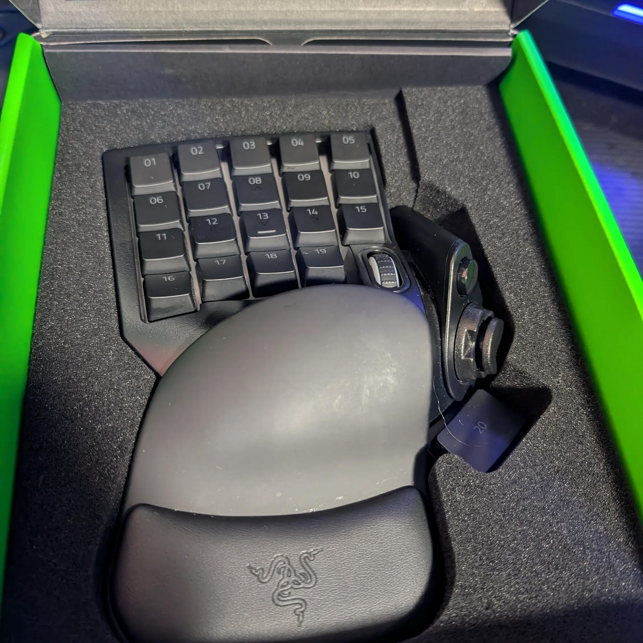 Razer Tartarus V2 Gaming Keypad - Black