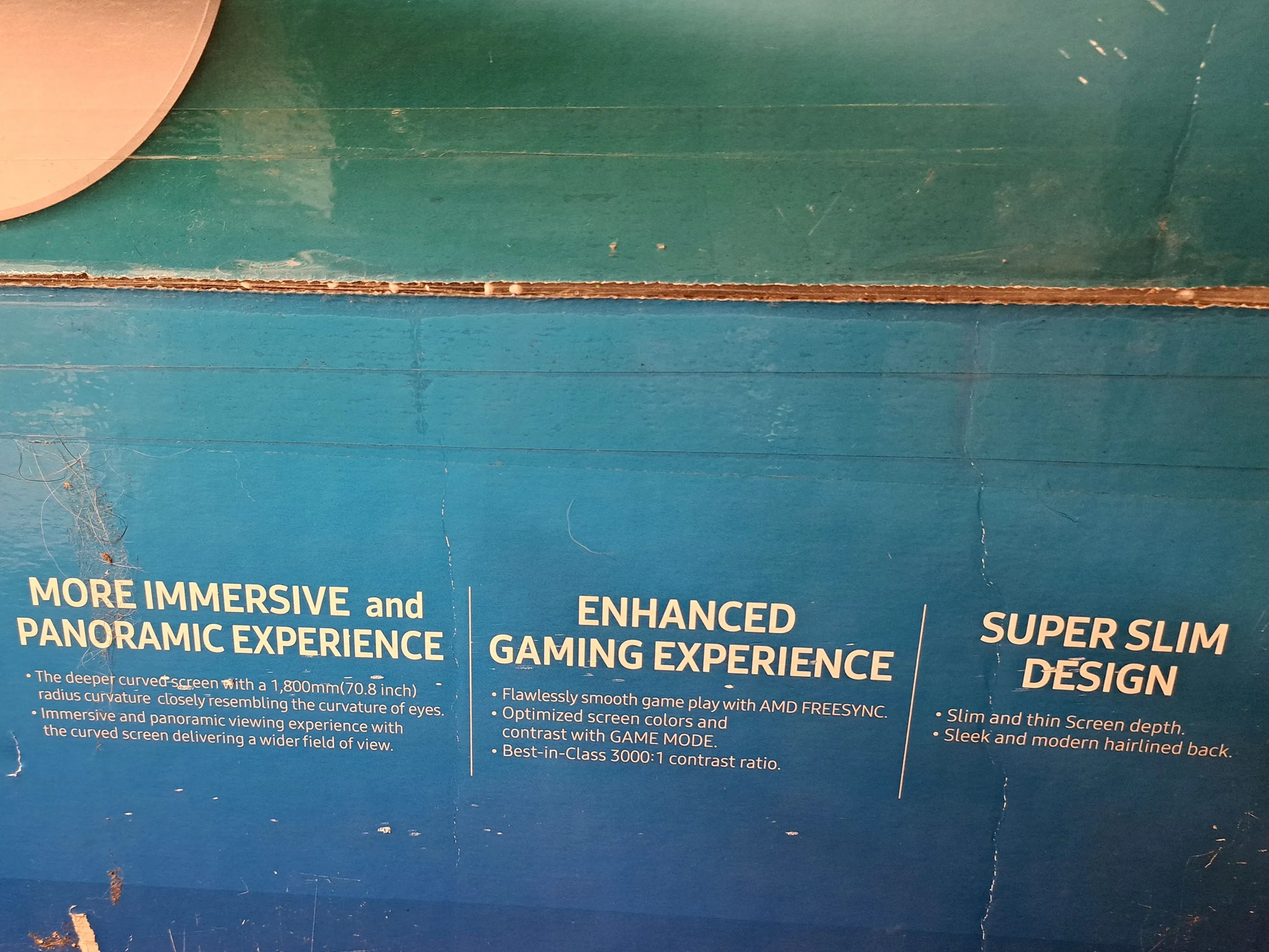 Samsung 27" Essential Curved Gaming Monitor - White