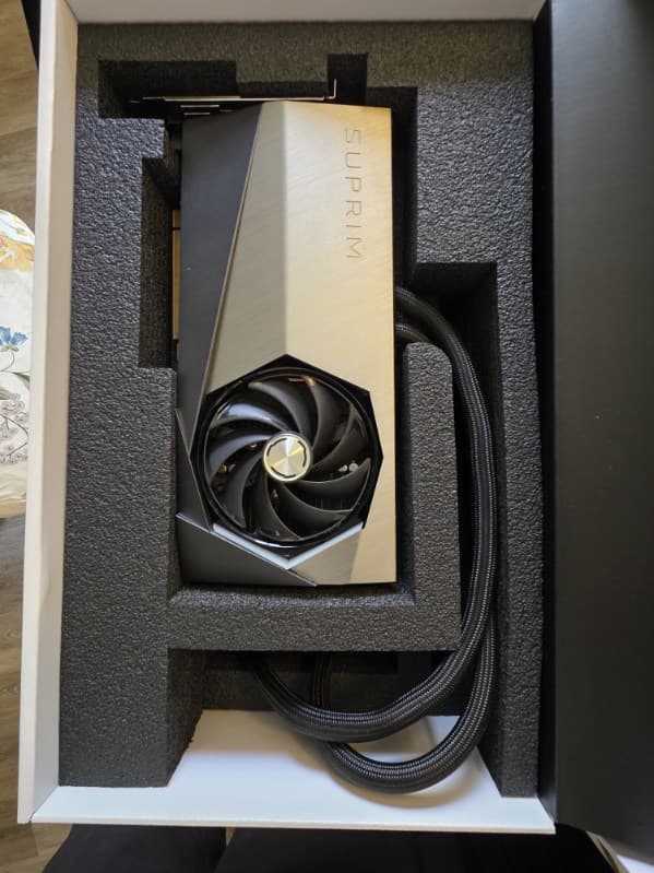 RTX 4090 Suprim Liquid X MSI