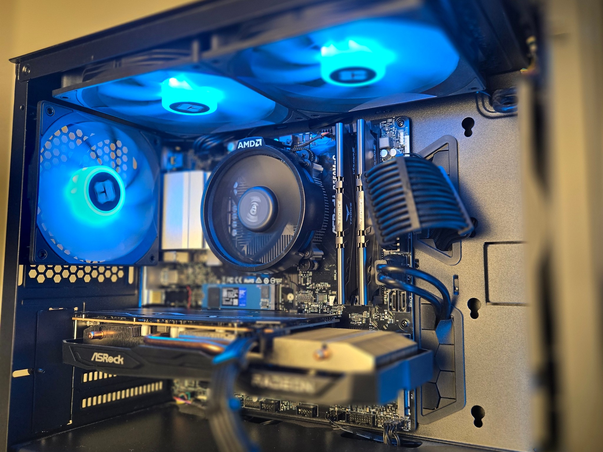 RX 6600 XT | Ryzen 5 5600G | 16gb DDR4 | 512gb Storage👏🏽