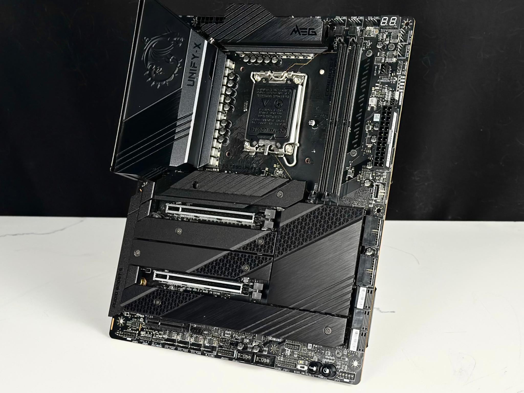 Holiday Sale 🌲 | Z690 Unify X Overclocking Motherboard!