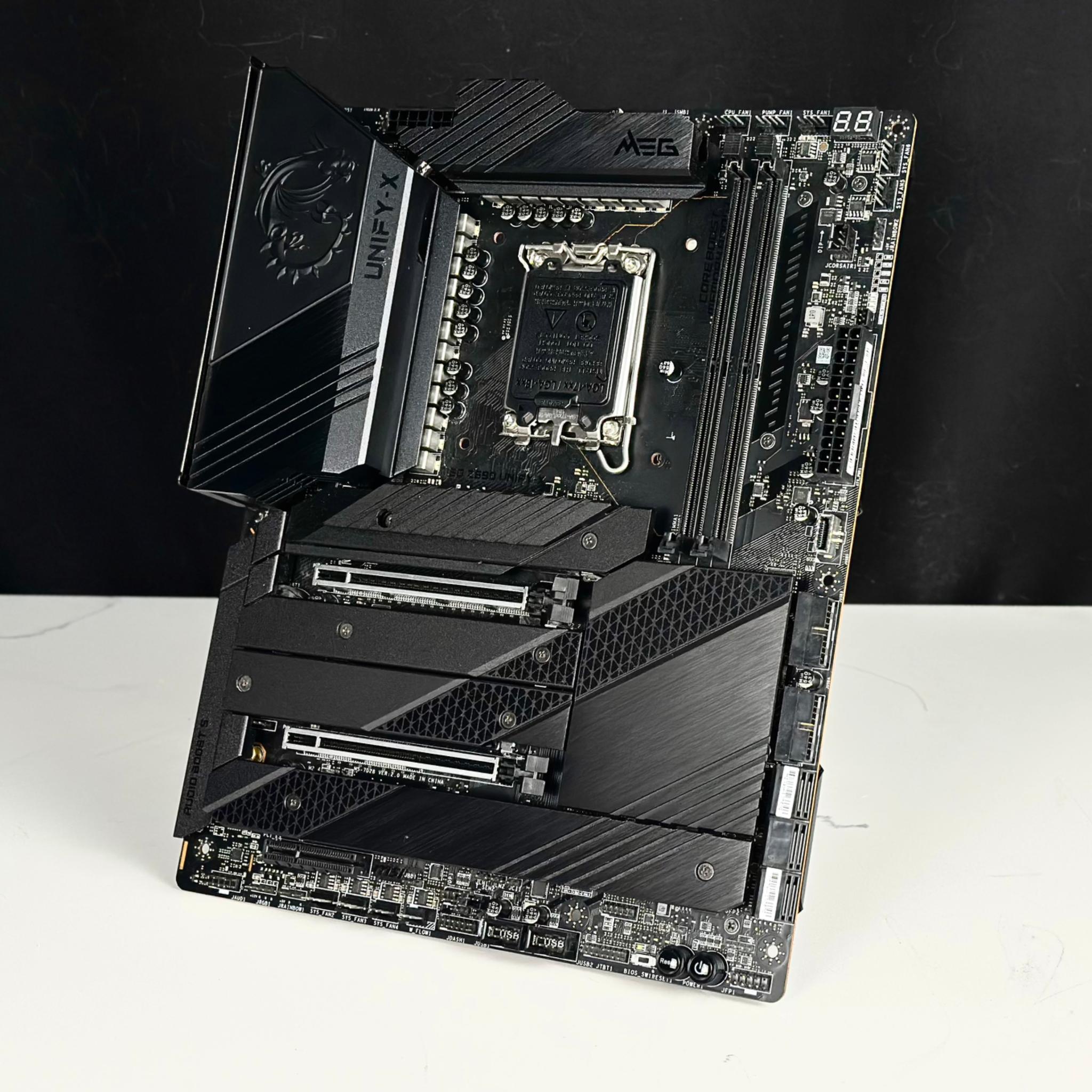 Holiday Sale 🌲 | Z690 Unify X Overclocking Motherboard!