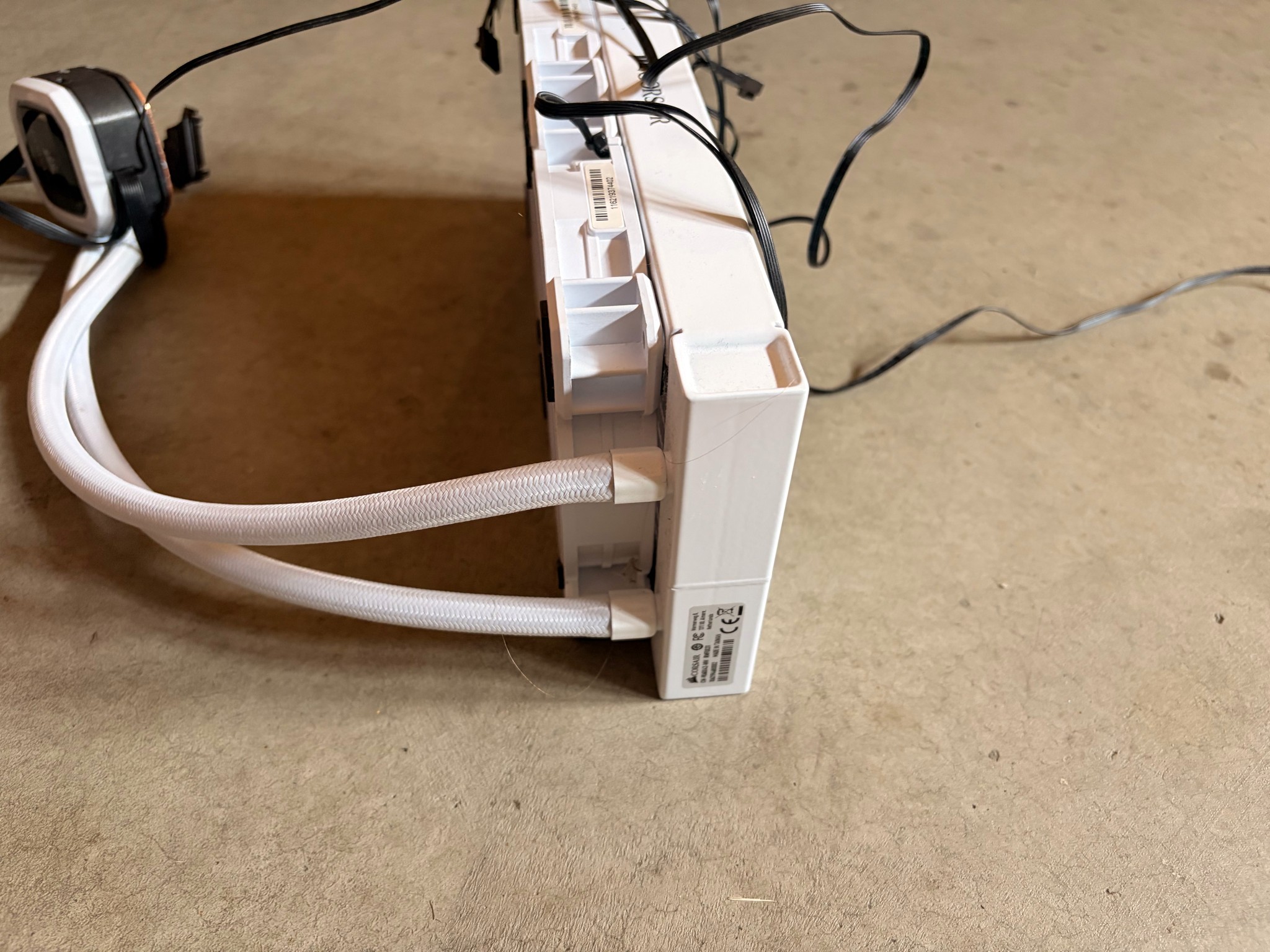 CORSAIR WHITE LIQUID CPU COOLER - NEVER USED