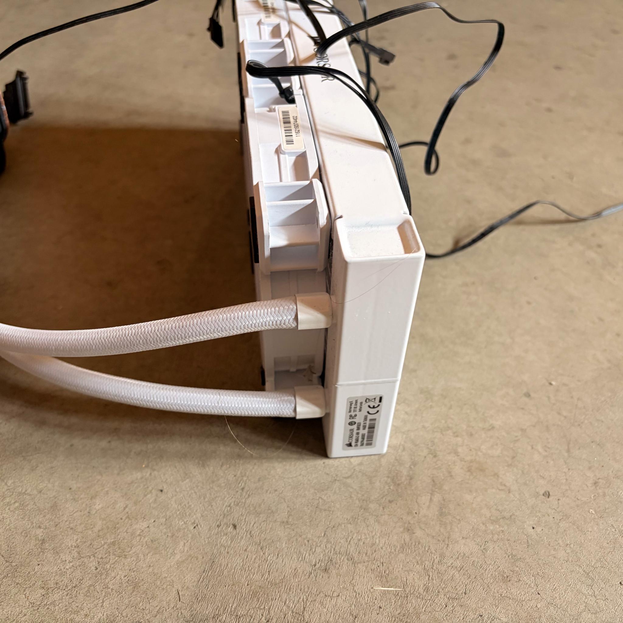 CORSAIR WHITE LIQUID CPU COOLER - NEVER USED