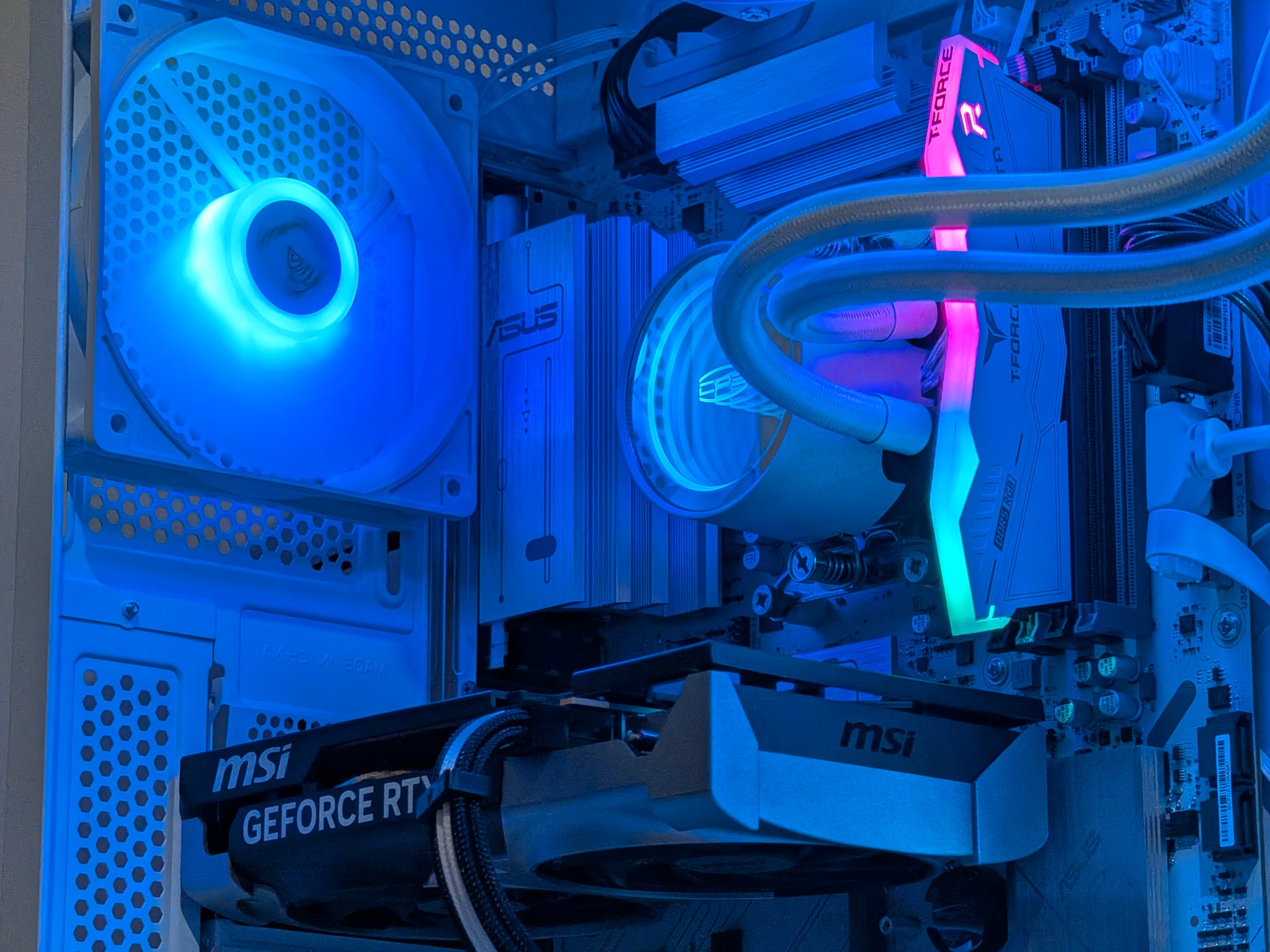 🌈🤍Ryzen 5 7600x | RTX 5060 | 16GB DDR5 | 1TB SSD | Gaming PC