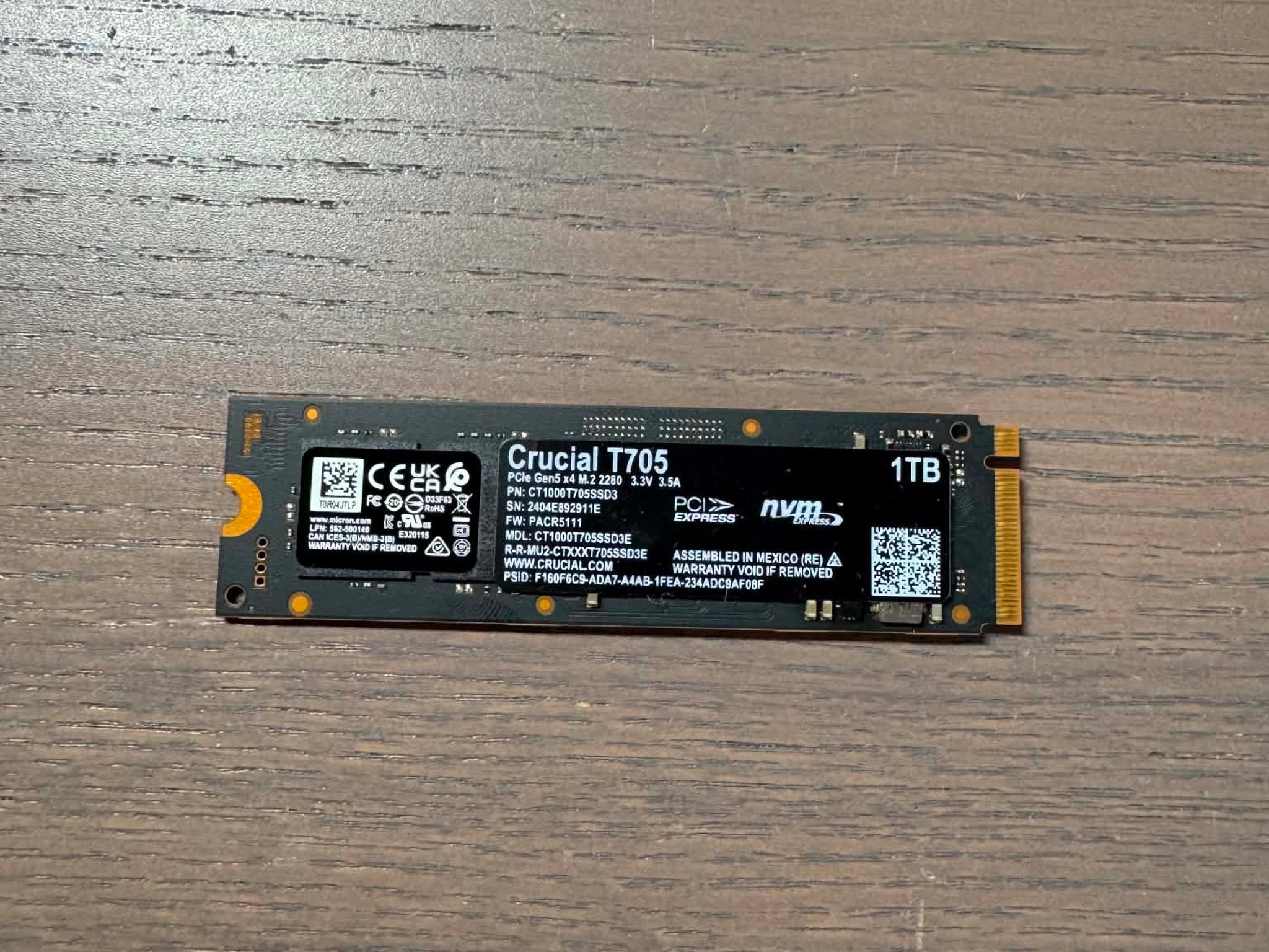 Crucial T705 1TB PCIe Gen5 NVMe M.2 SSD Up to 13,600 MB/s