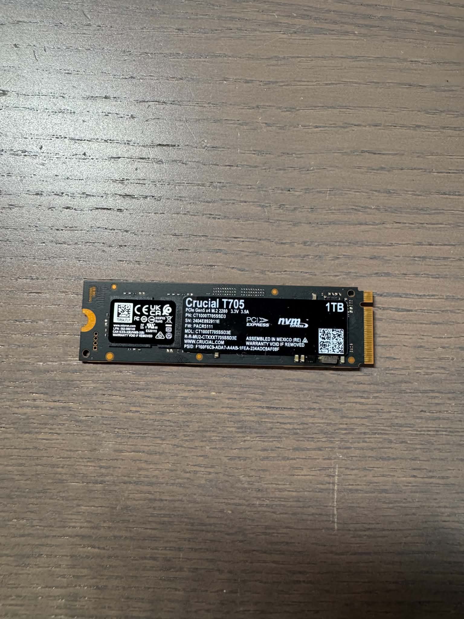 Crucial T705 1TB PCIe Gen5 NVMe M.2 SSD Up to 13,600 MB/s