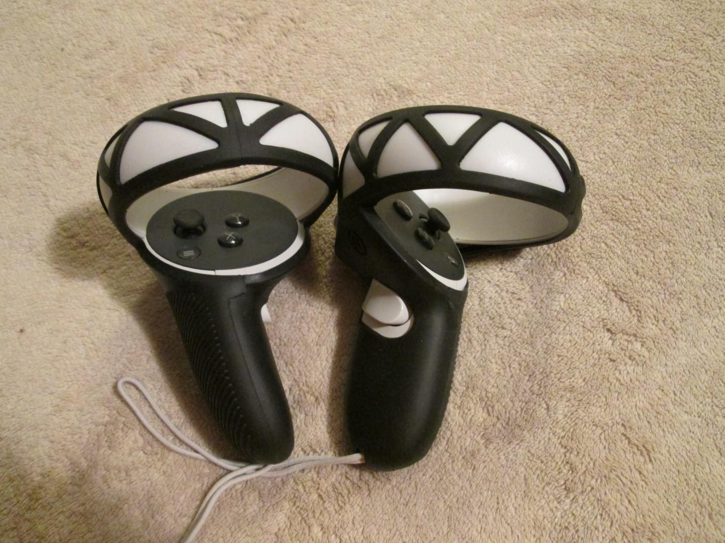 Oculus Quest 2 With Case, Accessories And Games