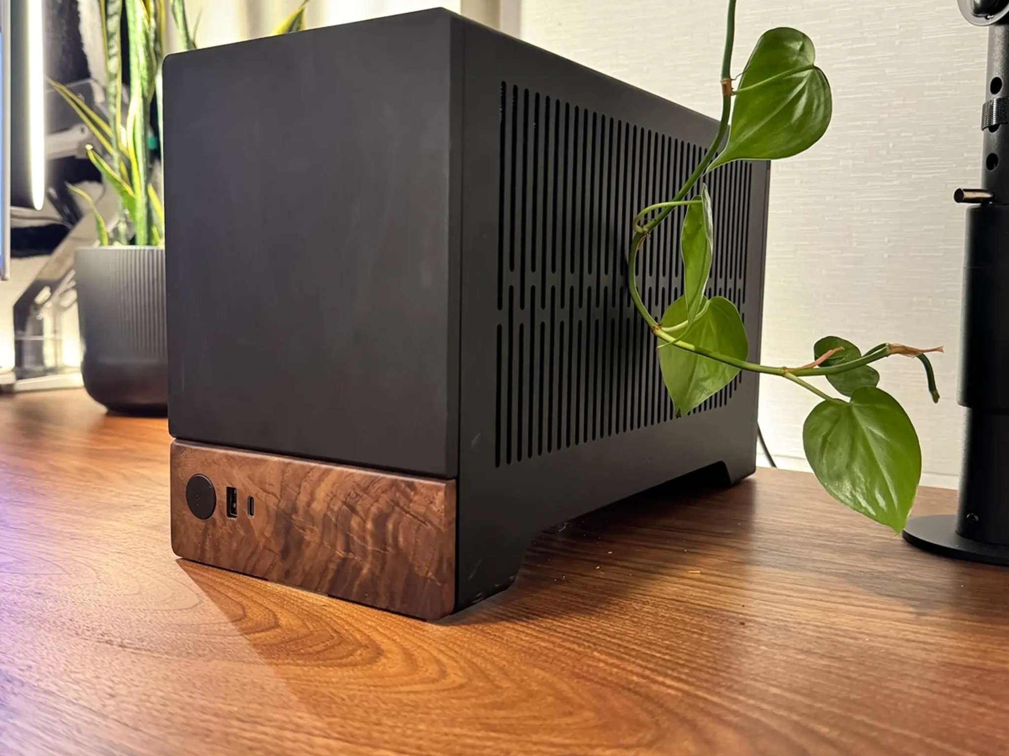 GIGABYTE GeForce RTX 5070 EAGLE OC SFF 12G