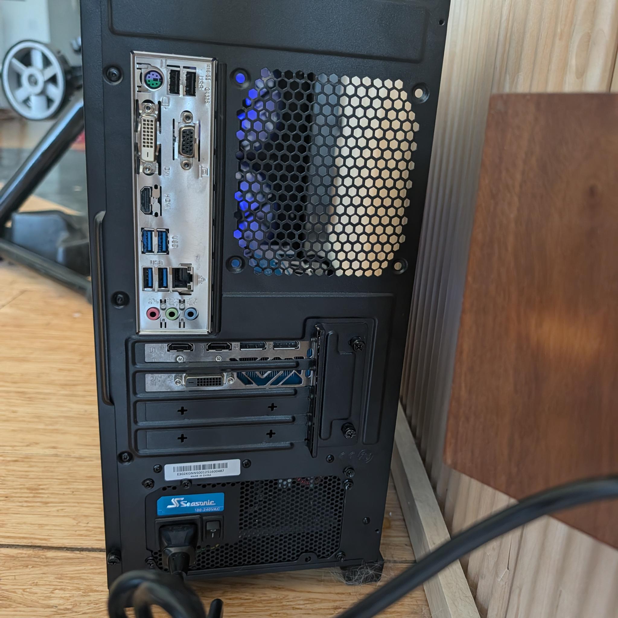 Custom Gaming PC Build | RX 580 8GB | I7 6700K | 16GB | 250GB SSD |