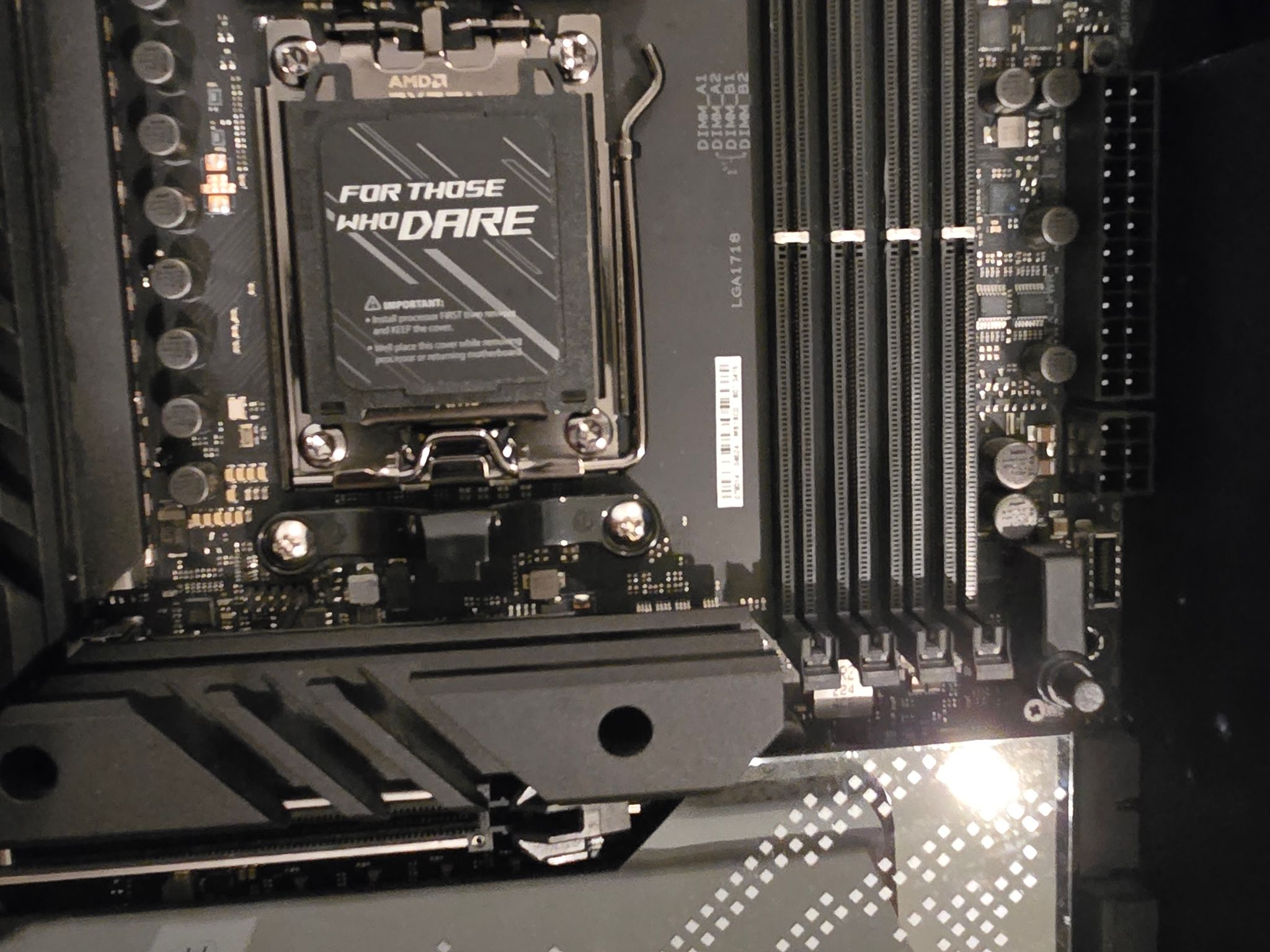 AMD Ryzen 9 9950X3d+Asus Crosshair X670E Hero+32GB DDR5 Gskill Trident Z Neo RGB 6000Mhz