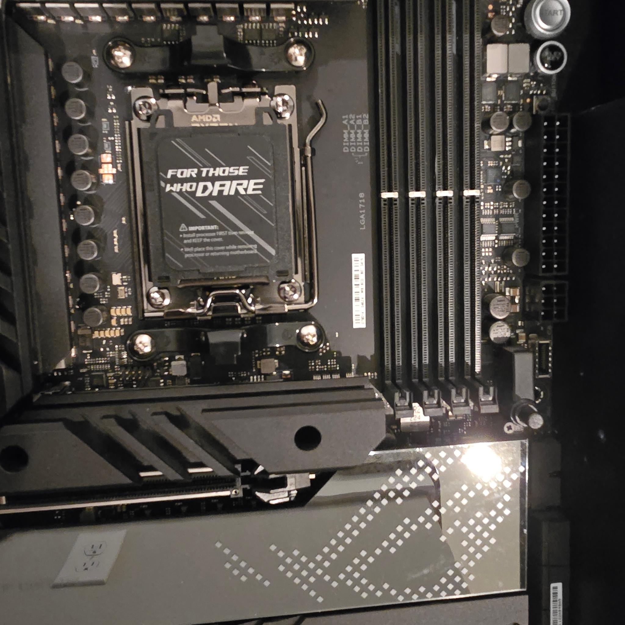 AMD Ryzen 9 9950X3d+Asus Crosshair X670E Hero+32GB DDR5 Gskill Trident Z Neo RGB 6000Mhz