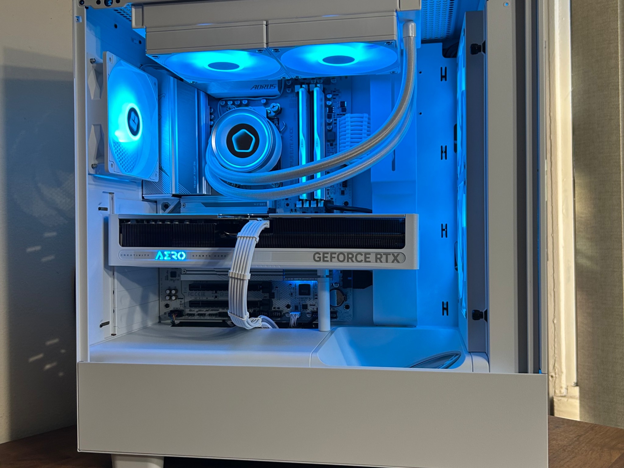 *FREE GAME* RTX 5070 12GB | Ryzen 7 7700X | 32GB DDR5 6000MT/s | 2TB NVMe | The Sentinel RTX