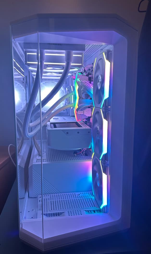 ALL WHITE-RTX4070-Intel i7-32GB-Liquid Cooling