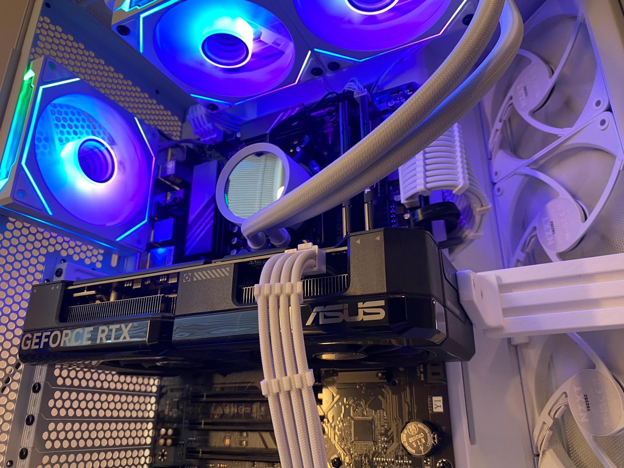 White NZXT Gaming PC | RTX 4070 12GB | Ryzen 5 7600X | 16GB DDR5 | 1TB NVMe | LCD AIO | RGB