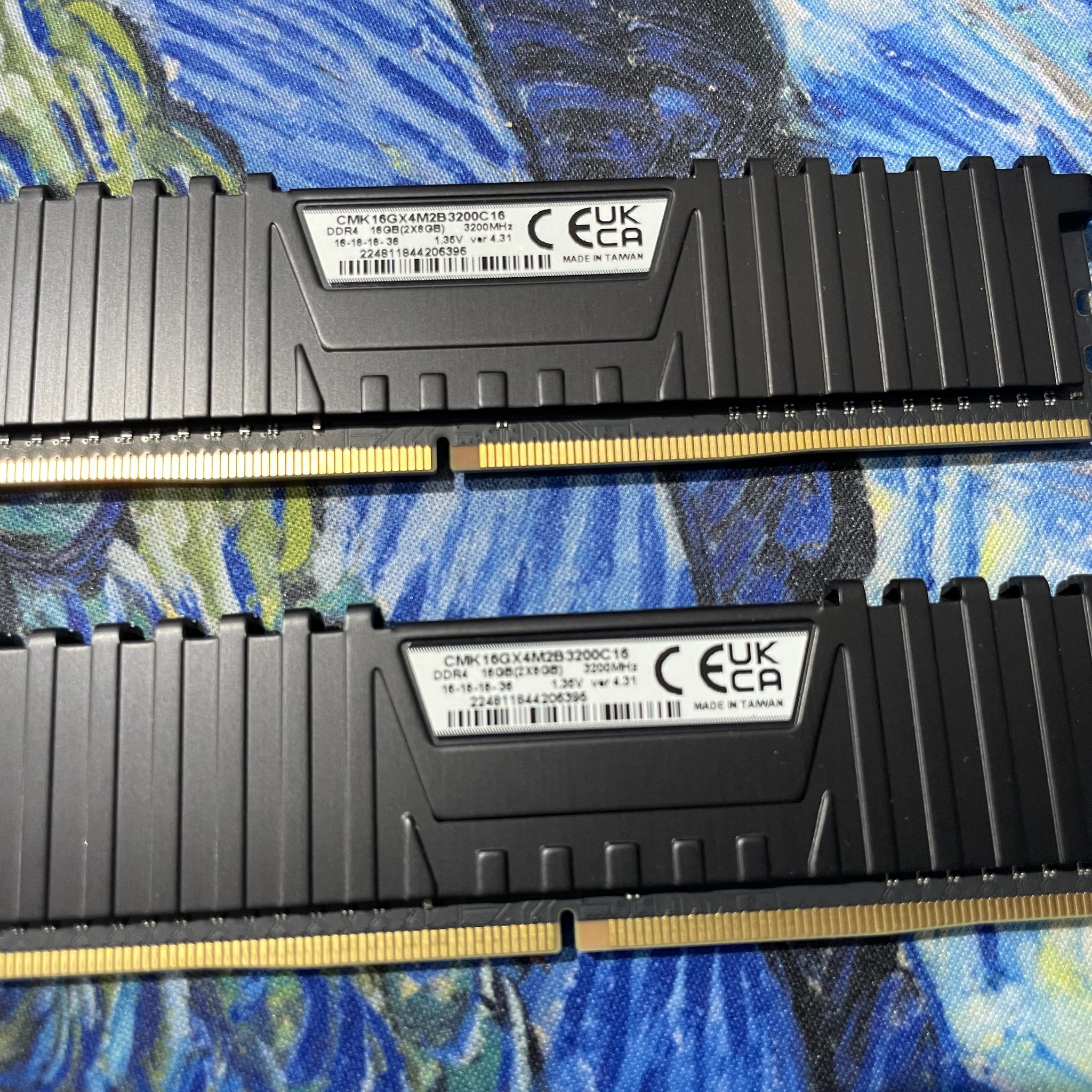 SSUPD Meshroom S V2, Intel 7-12700k, Corsair 16GB RAM, ASUS Z690 Motherboard, 2x SSDs, and PCI Riser