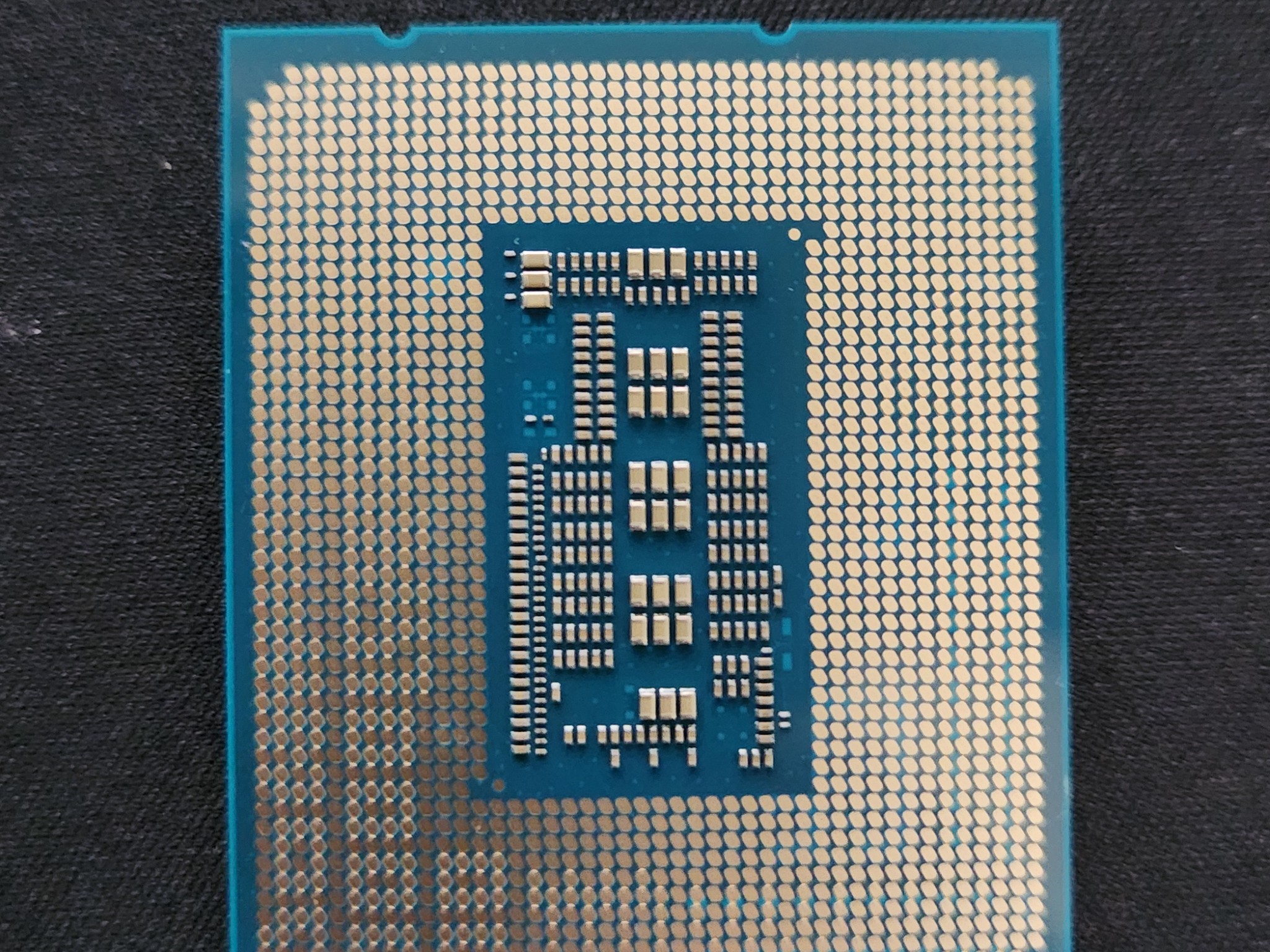 Intel Core i7-13700k/ Intergraded Graphics