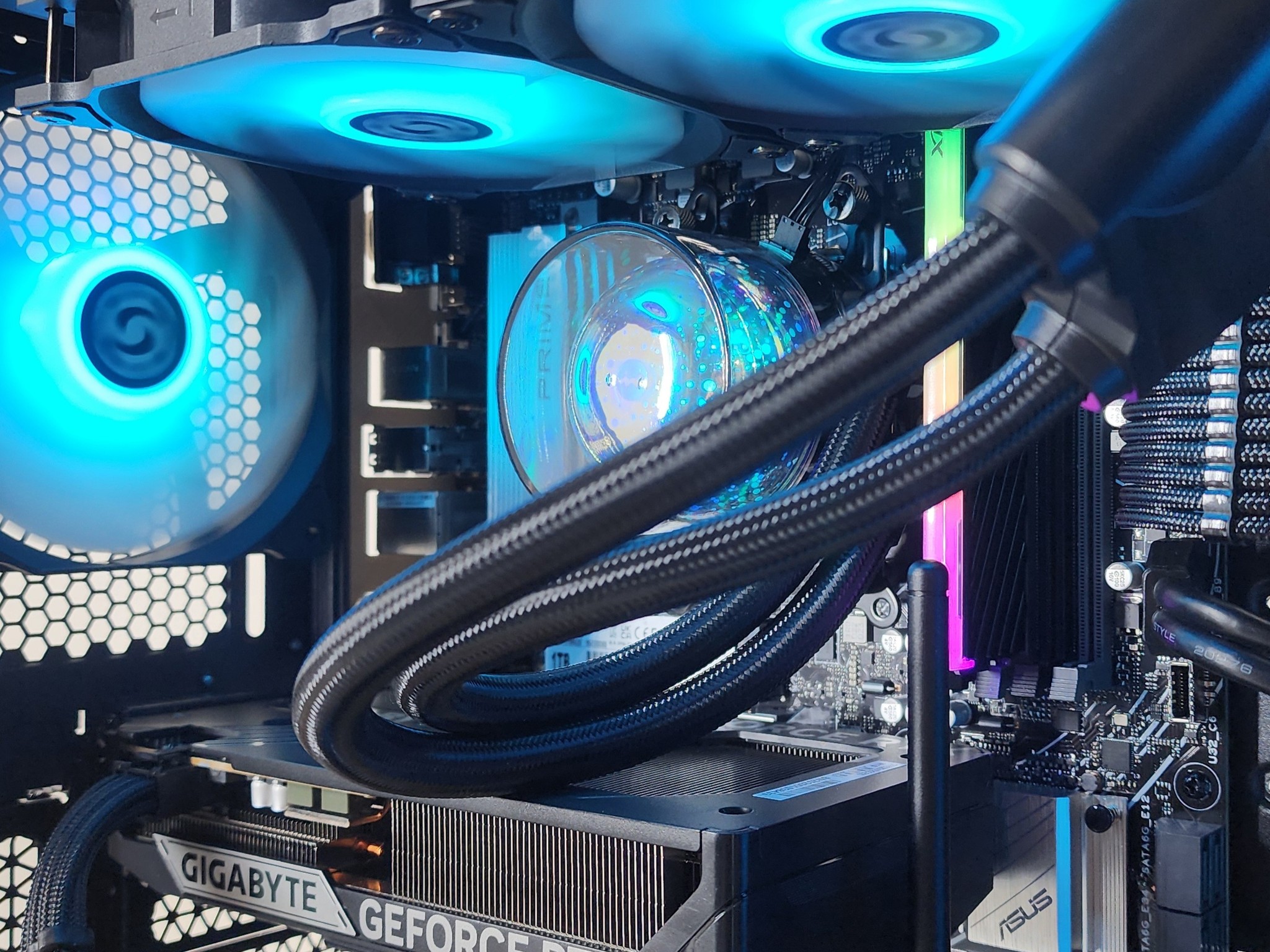 Gaming PC Ryzen 5 9600X 16GB RAM 1TB SSD RTX 5060  8GB Windows 11 Computer