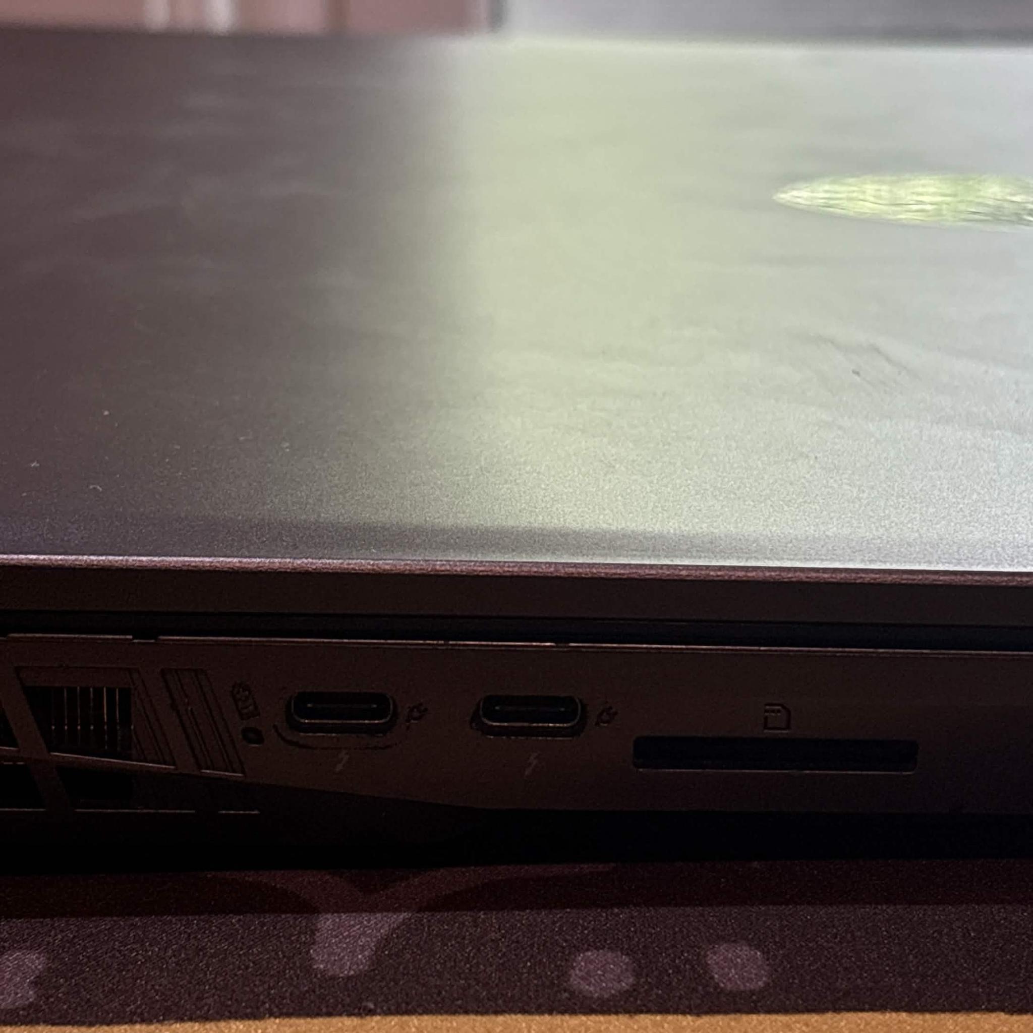MSI Vector 16 HX AI Ultra 7 RTX 5070 Ti 16GB 2K 240Hz (NM)