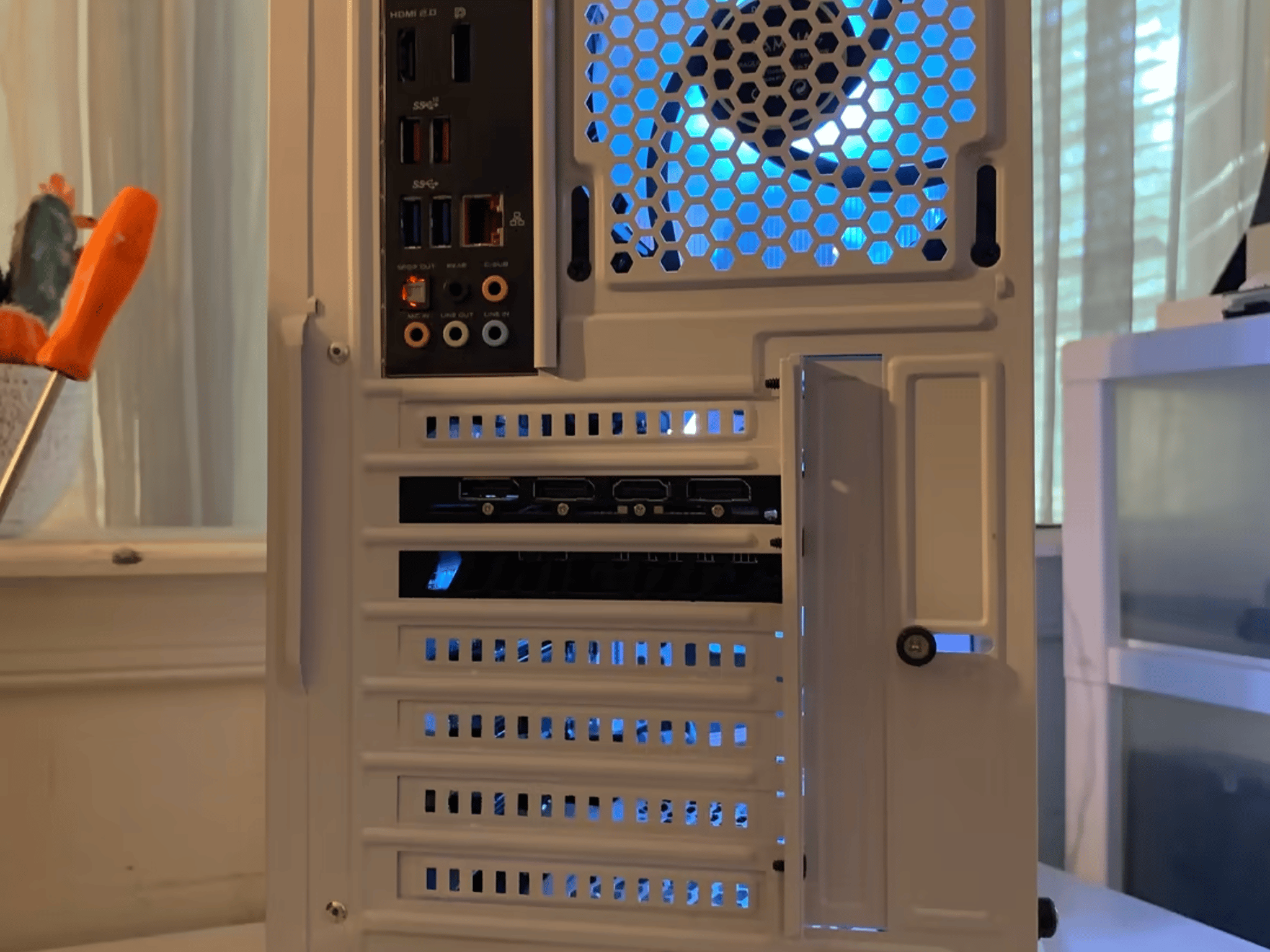 Divine😇/ RX6600xt, R5 3600 1440p Gaming and Streaming PC