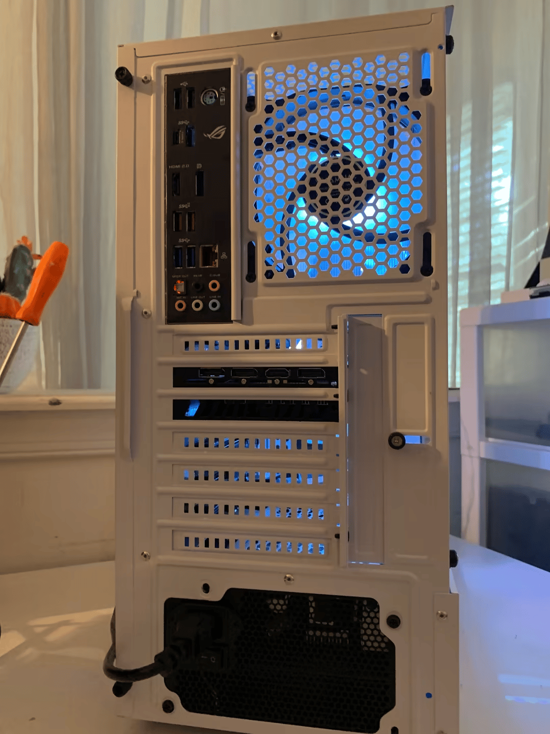 Divine😇/ RX6600xt, R5 3600 1440p Gaming and Streaming PC