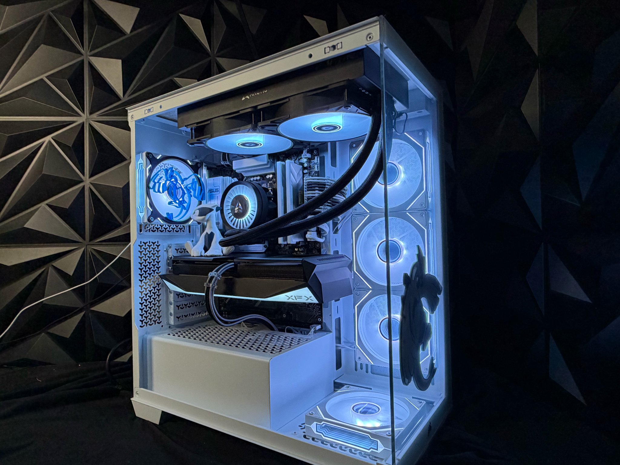 🌪️☁️ The Sky Tempest ☁️🌪️ Ryzen 5 7600X3D| RX 9060XT 16 GB| 32 GB DDR5| 2 TB NVMe