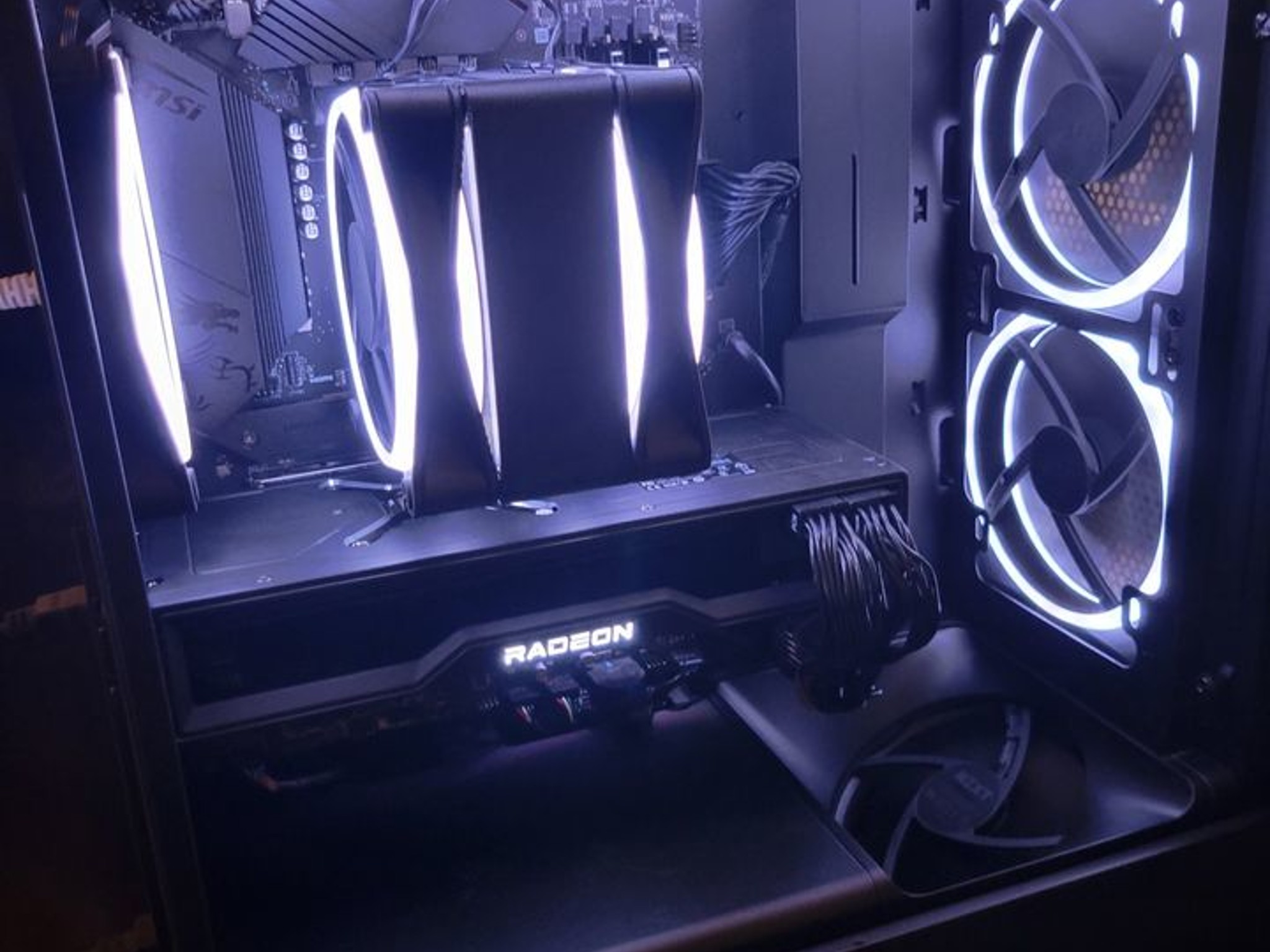 NZXT / AMD - Ryzen 7 5700X, 6800XT Midnight Dark Edition