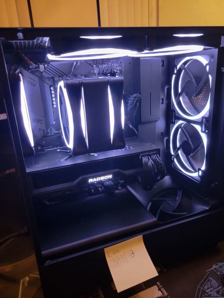 NZXT / AMD - Ryzen 7 5700X, 6800XT Midnight Dark Edition