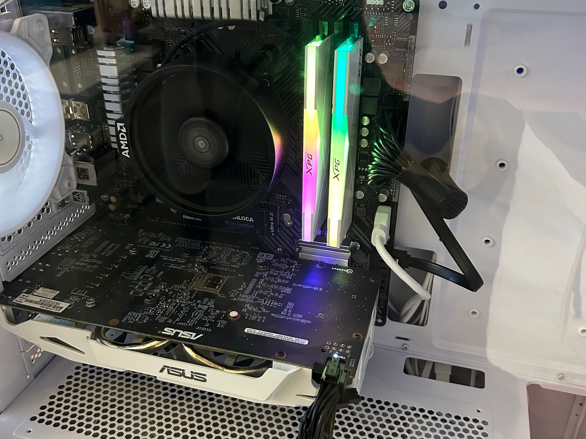 White Gaming PC GTX 1060 6GB w/16GB DDR4 3200MT/s XPG RGB RAM - 512 GB NVMe SSD + 120GB SATA 3 SSD