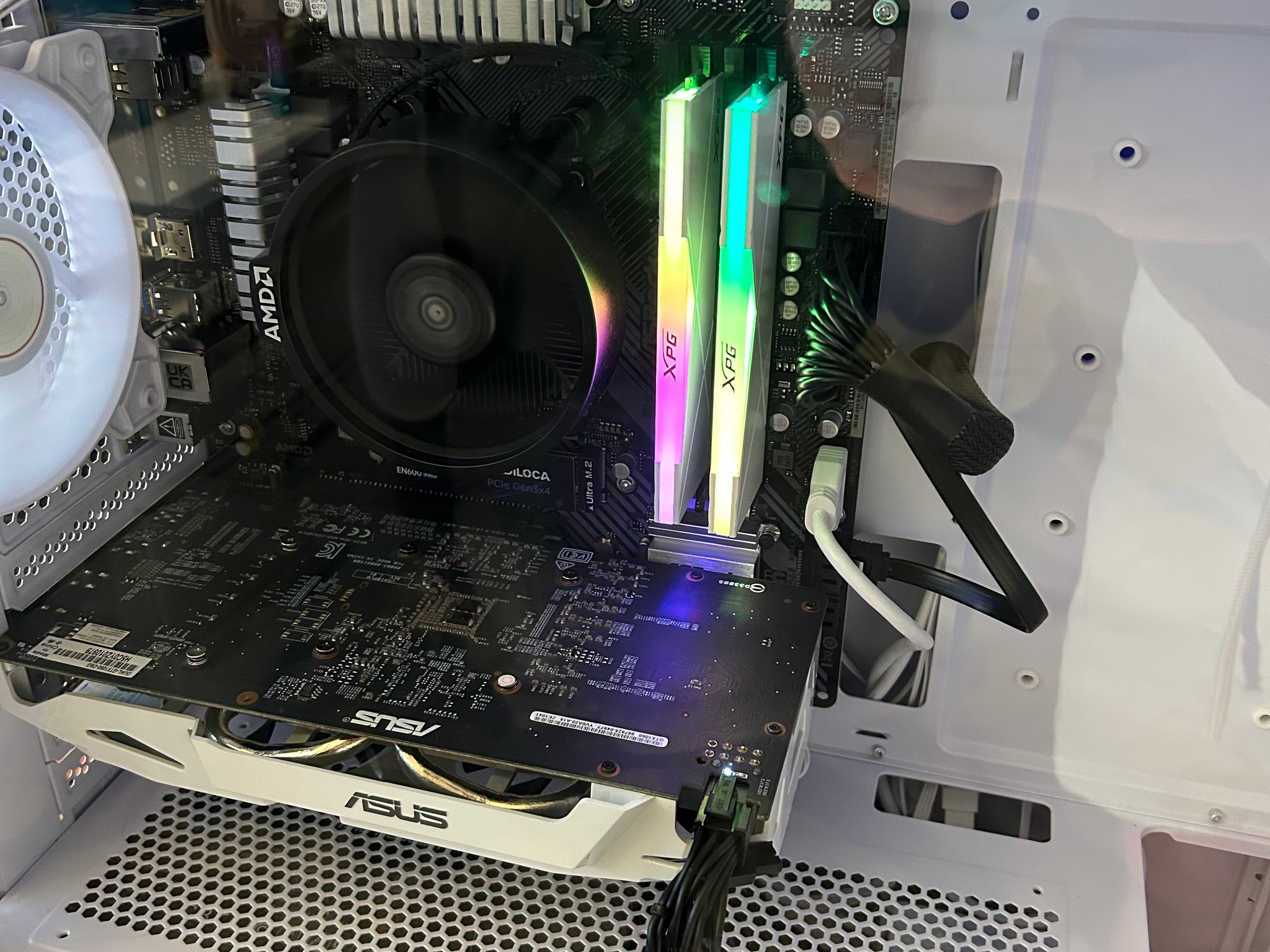 White Gaming PC GTX 1060 6GB w/16GB DDR4 3200MT/s XPG RGB RAM - 512 GB NVMe SSD + 120GB SATA 3 SSD