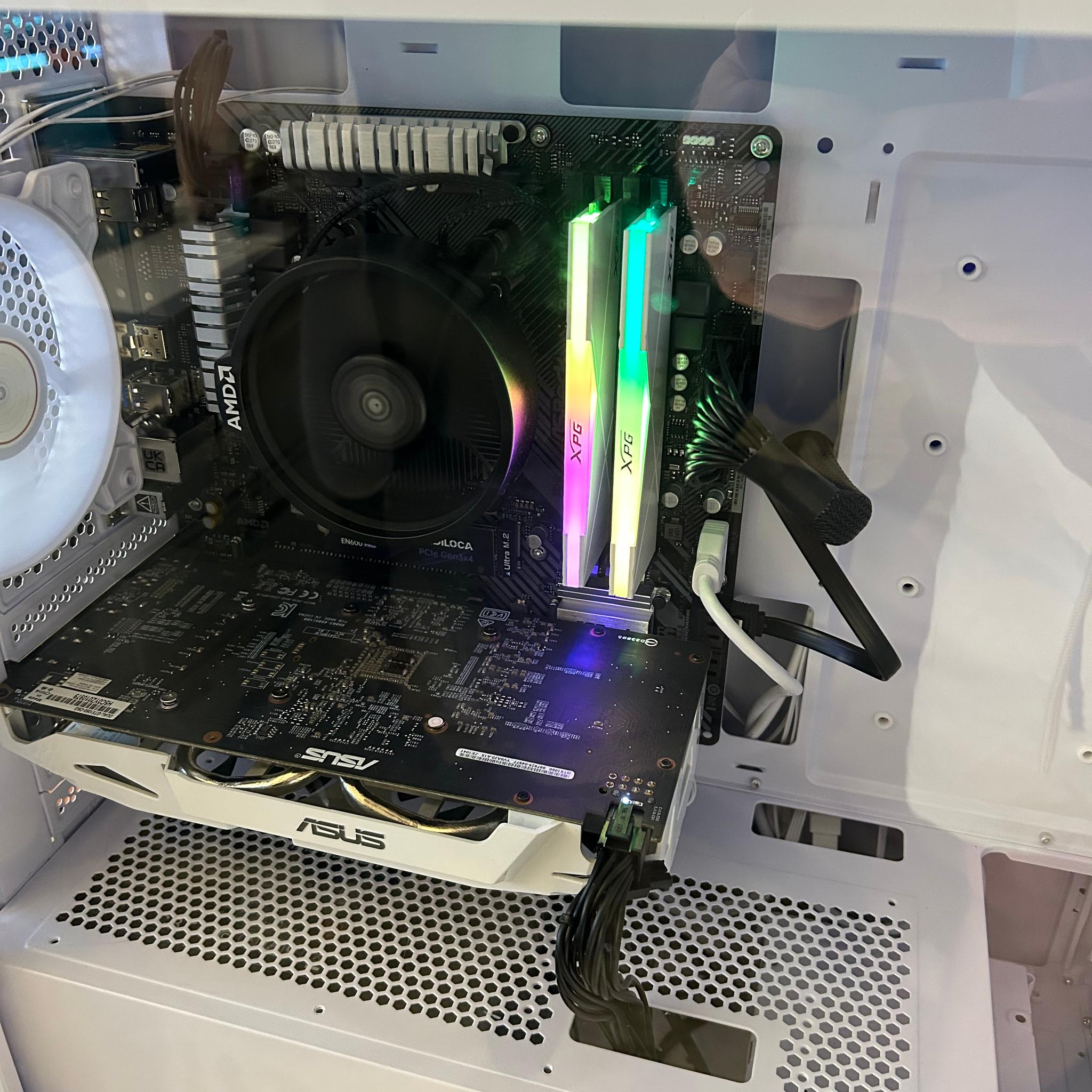 White Gaming PC GTX 1060 6GB w/16GB DDR4 3200MT/s XPG RGB RAM - 512 GB NVMe SSD + 120GB SATA 3 SSD