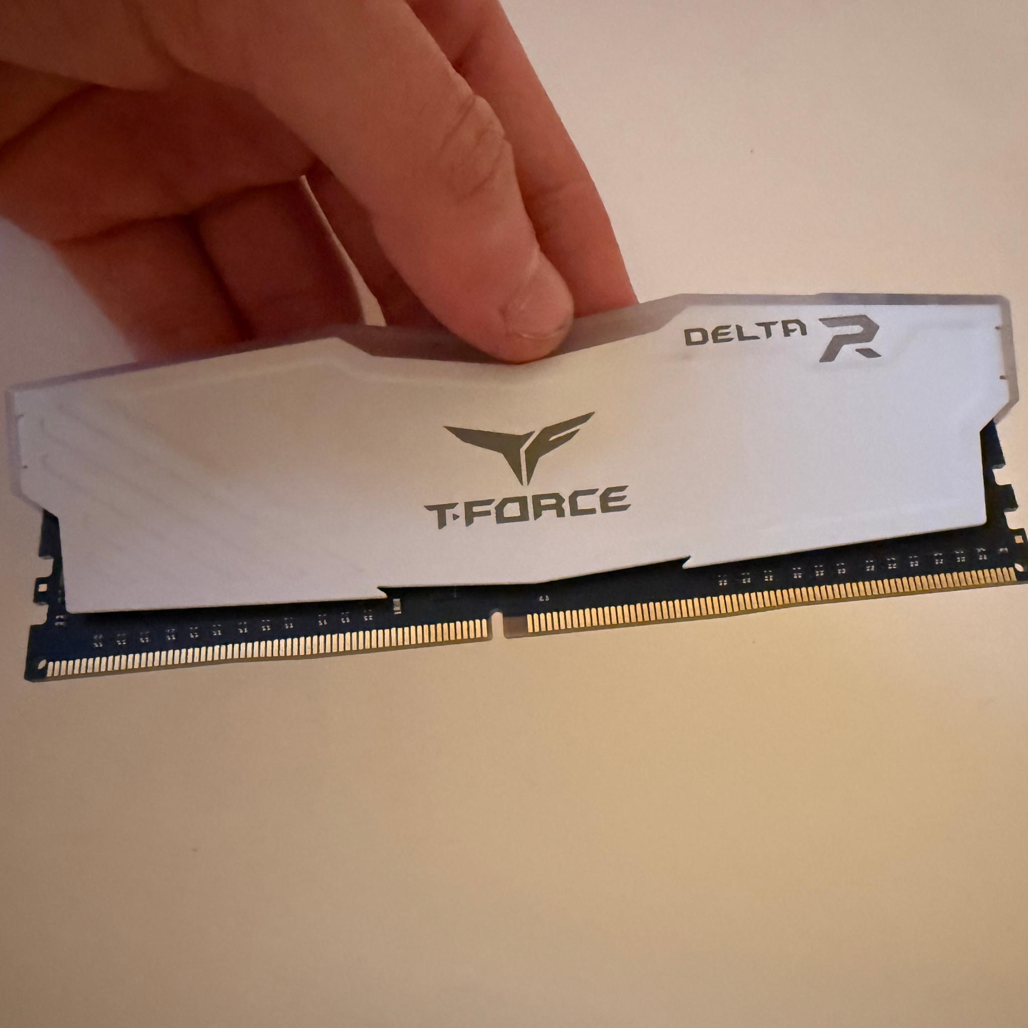 TeamGroup T-Force Delta R RGB 16GB 3200Mhz (2x8GB)