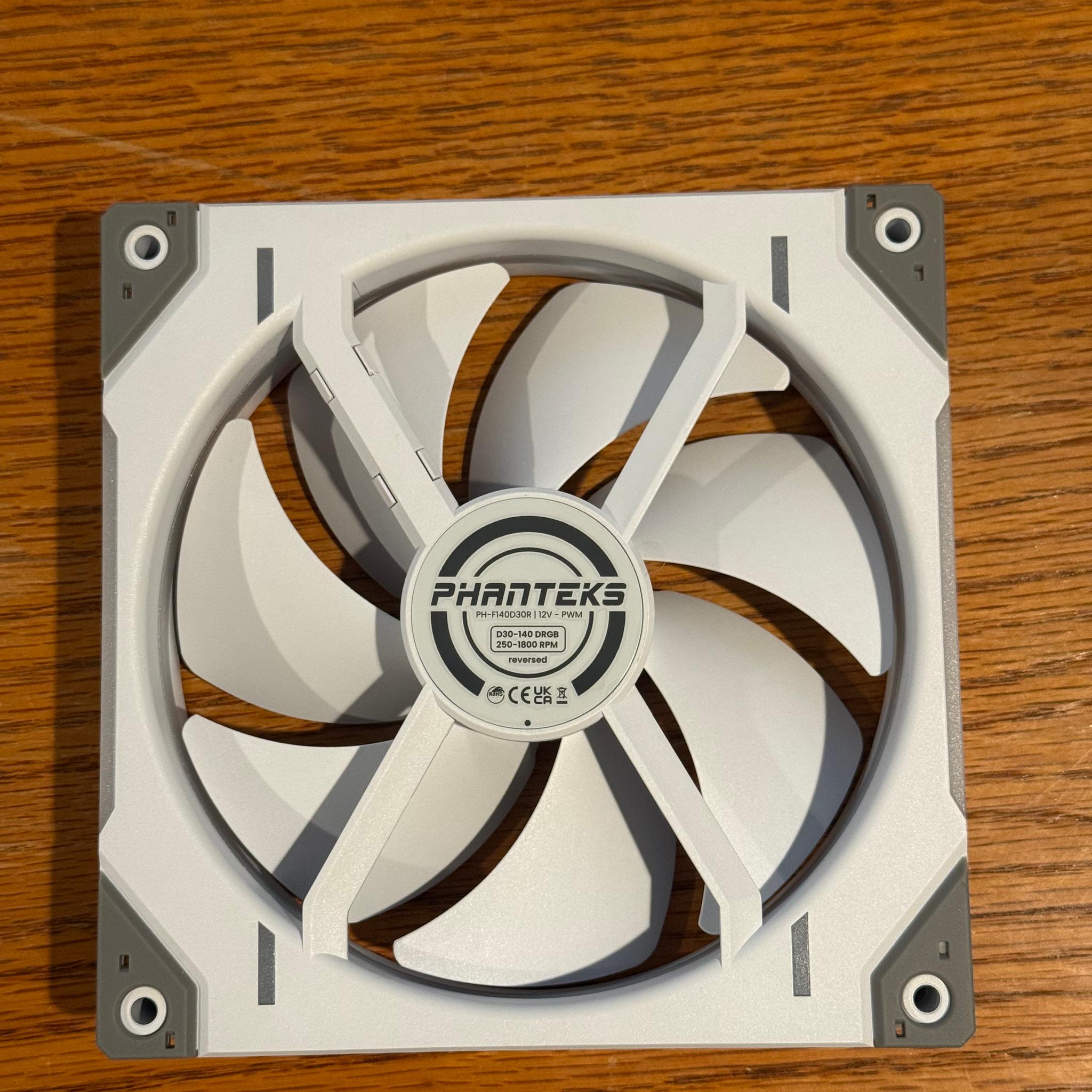 Phanteks D30-140 DRGB PWM FAN 3pack, Reverse Airflow Model