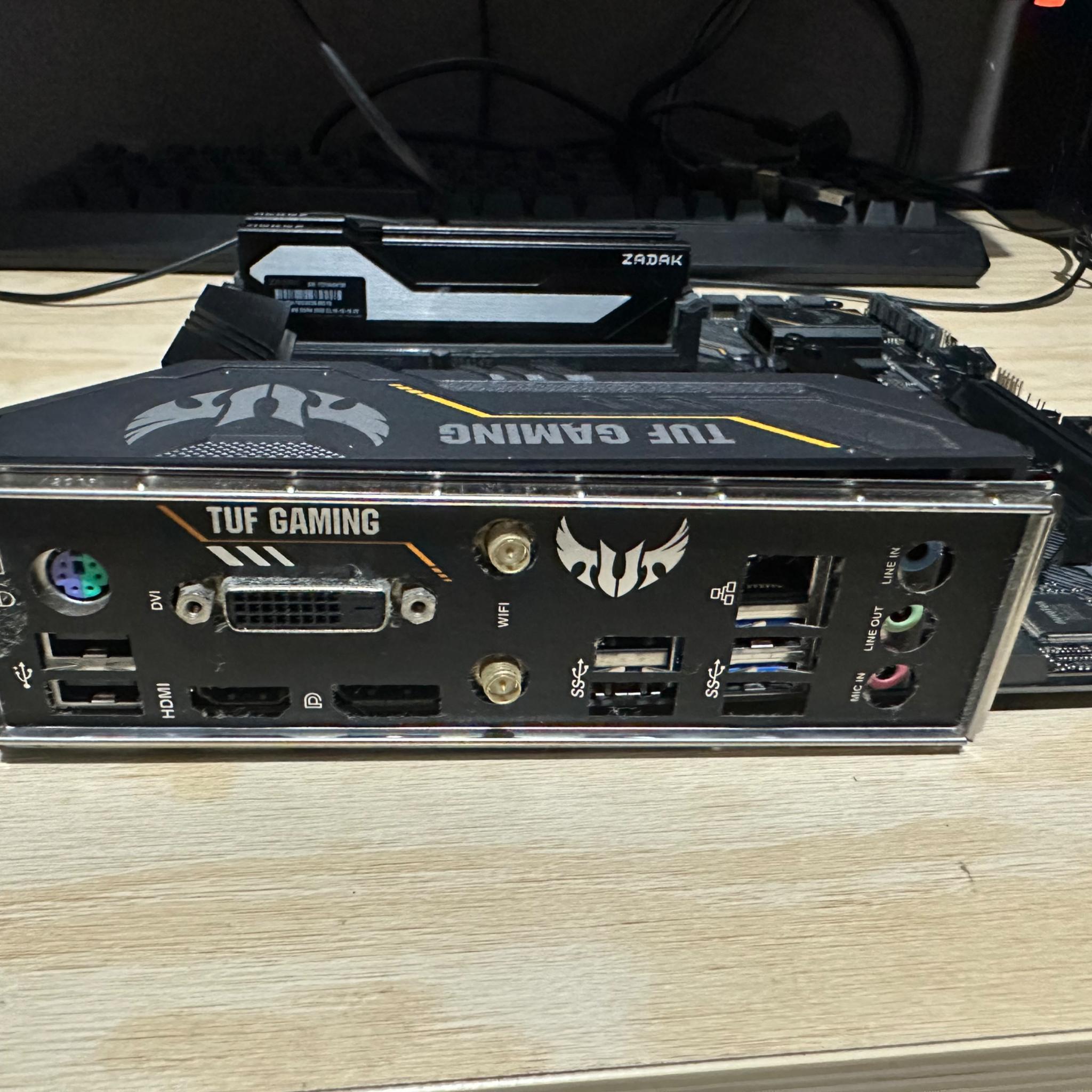 ASUS TUF GAMING B460M-PLUS (WI-FI) +intel i7 10700f+ yo 16GB DDR4 3000mhz