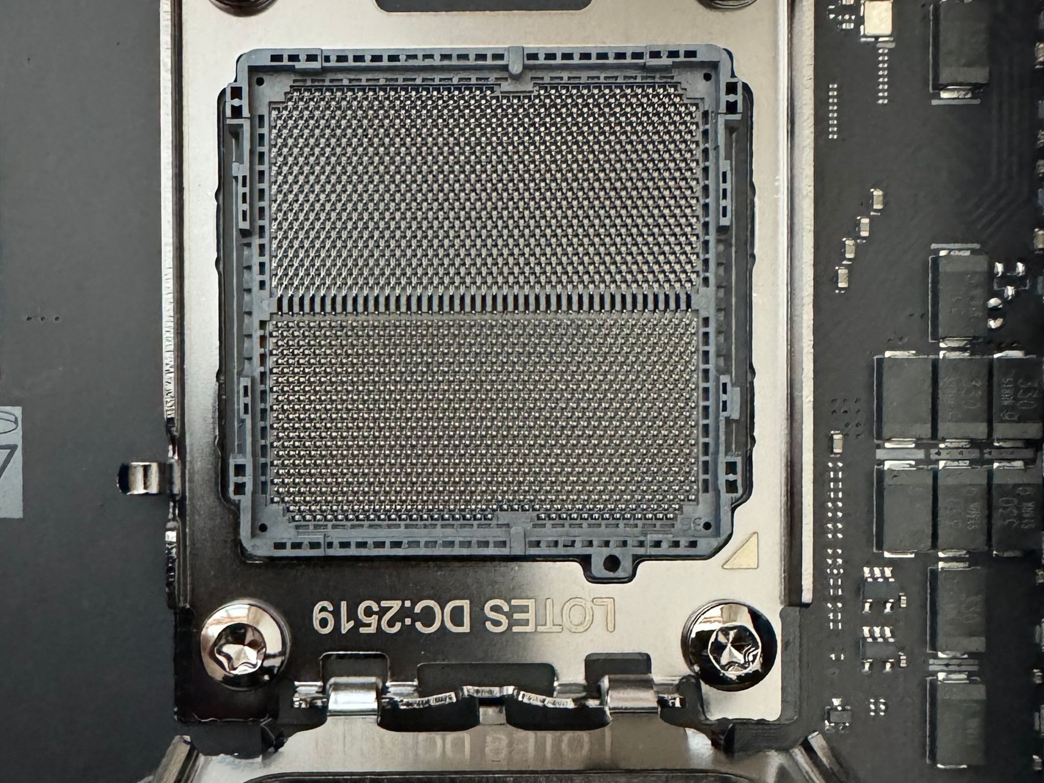 ASUS ROG CROSSHAIR X870E APEX AMD AM5 ATX motherboard + AMD Ryzen 7 9800X3D CPU Combo