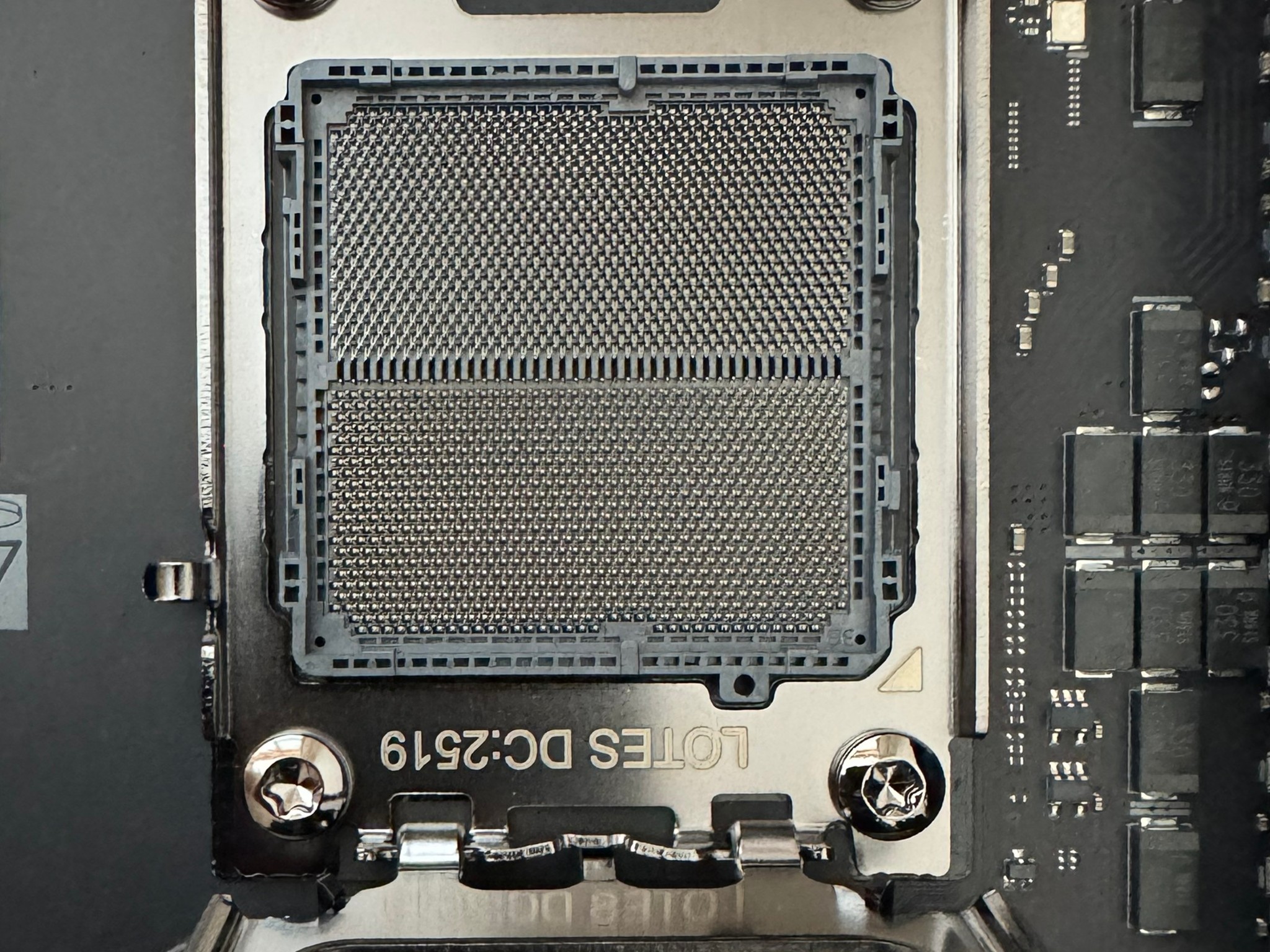 ASUS ROG CROSSHAIR X870E APEX AMD AM5 ATX motherboard + AMD Ryzen 7 9800X3D CPU Combo