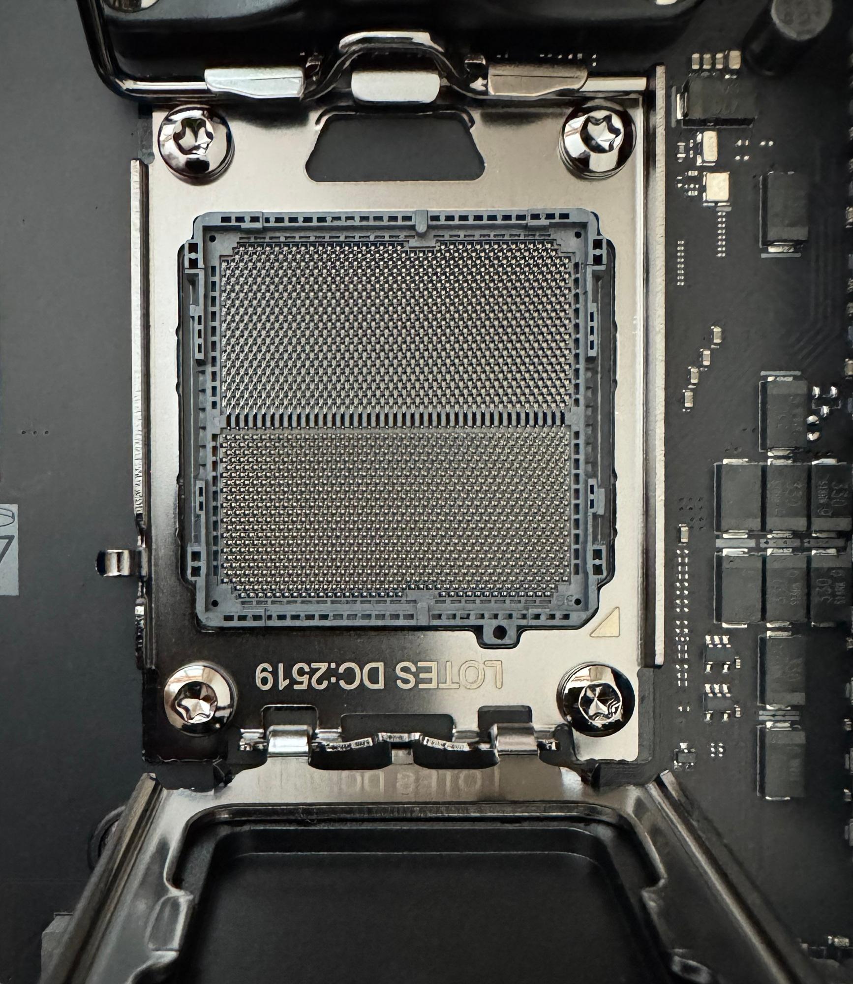 ASUS ROG CROSSHAIR X870E APEX AMD AM5 ATX motherboard + AMD Ryzen 7 9800X3D CPU Combo