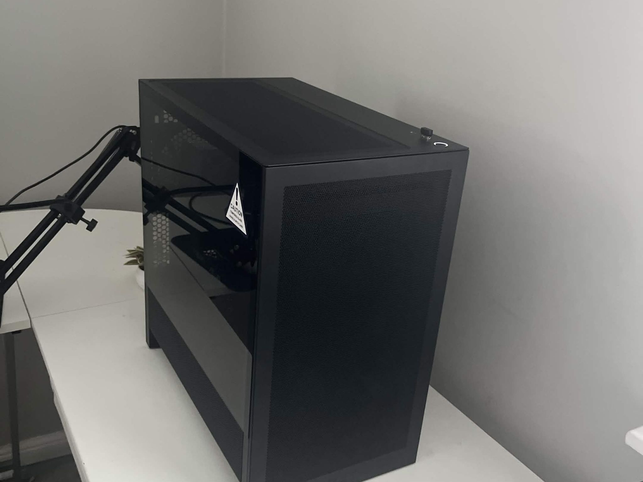 🖥️ RTX 5060 | 16GB DDR5 | i5 14400F | Gen 4 NVMe SSD | Black Minimalist Gaming PC