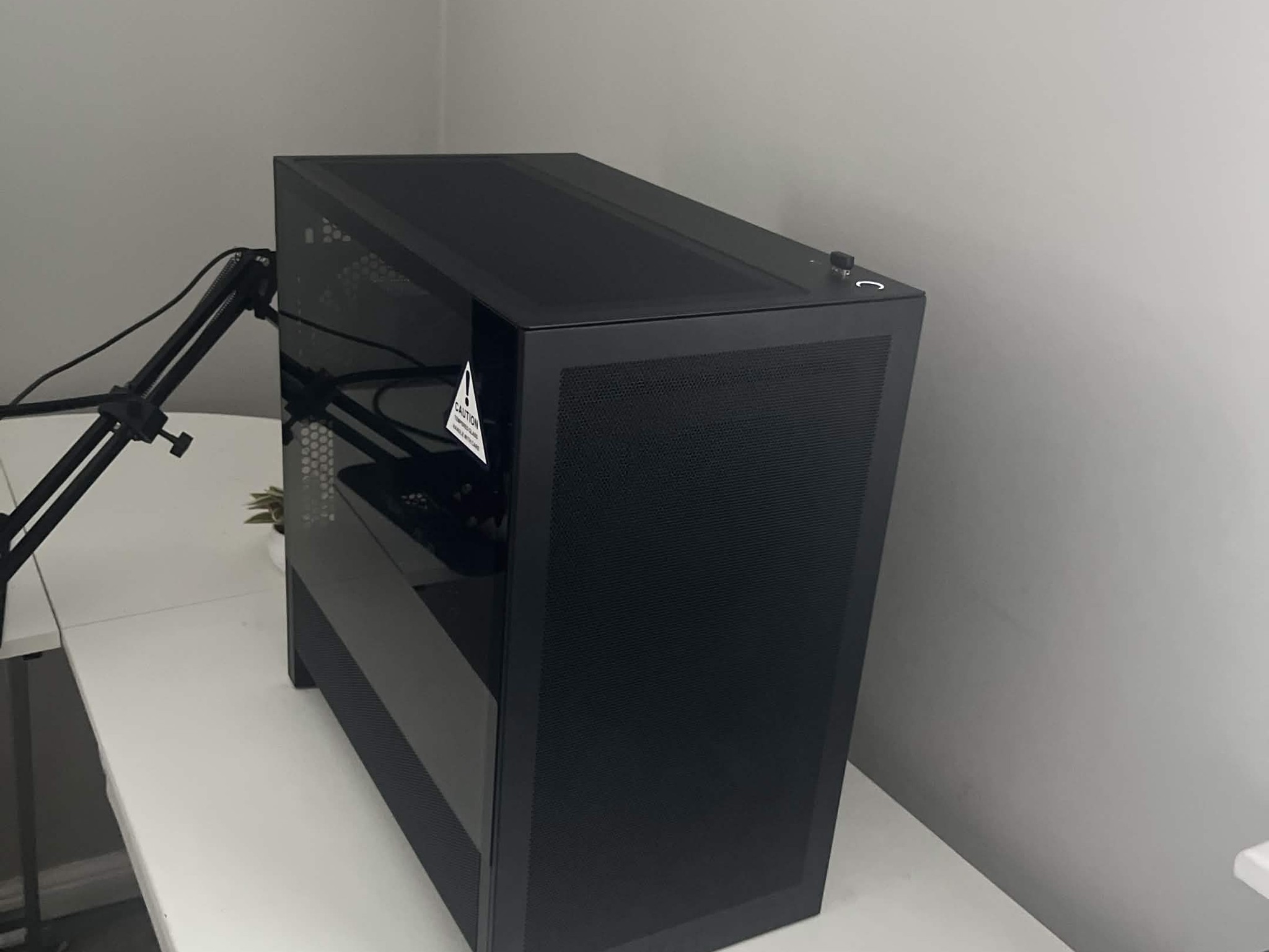 🖥️ RTX 5060 | DDR5 | i5 14400F | Gen 4 NVMe SSD | Black Minimalist Gaming PC